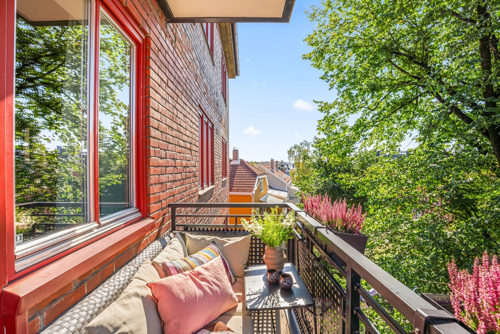 Solrik balkong Galleribilde