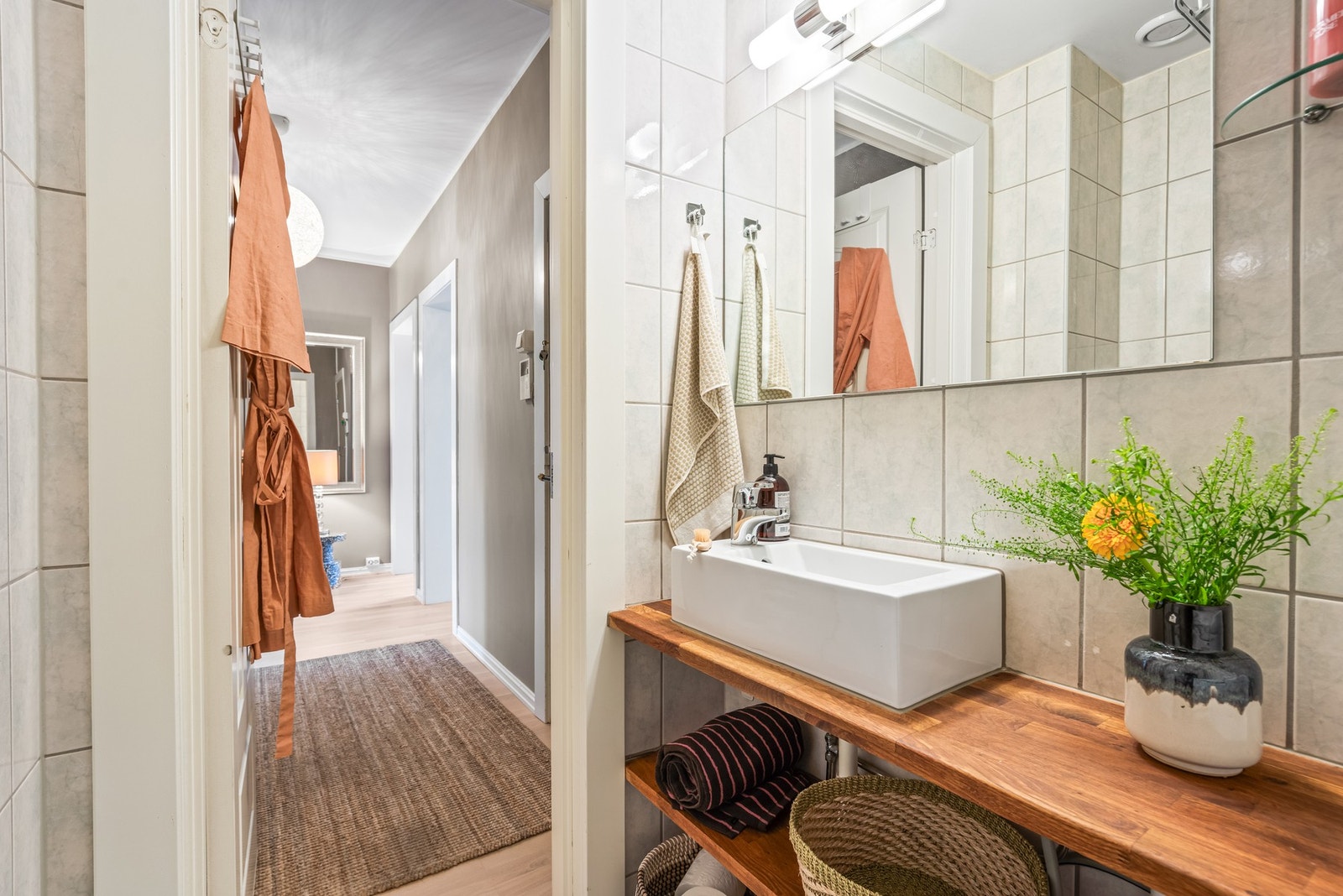 Pent, flislagt bad som ble rehabilitert i regi av borettslaget i 2004 Galleribilde