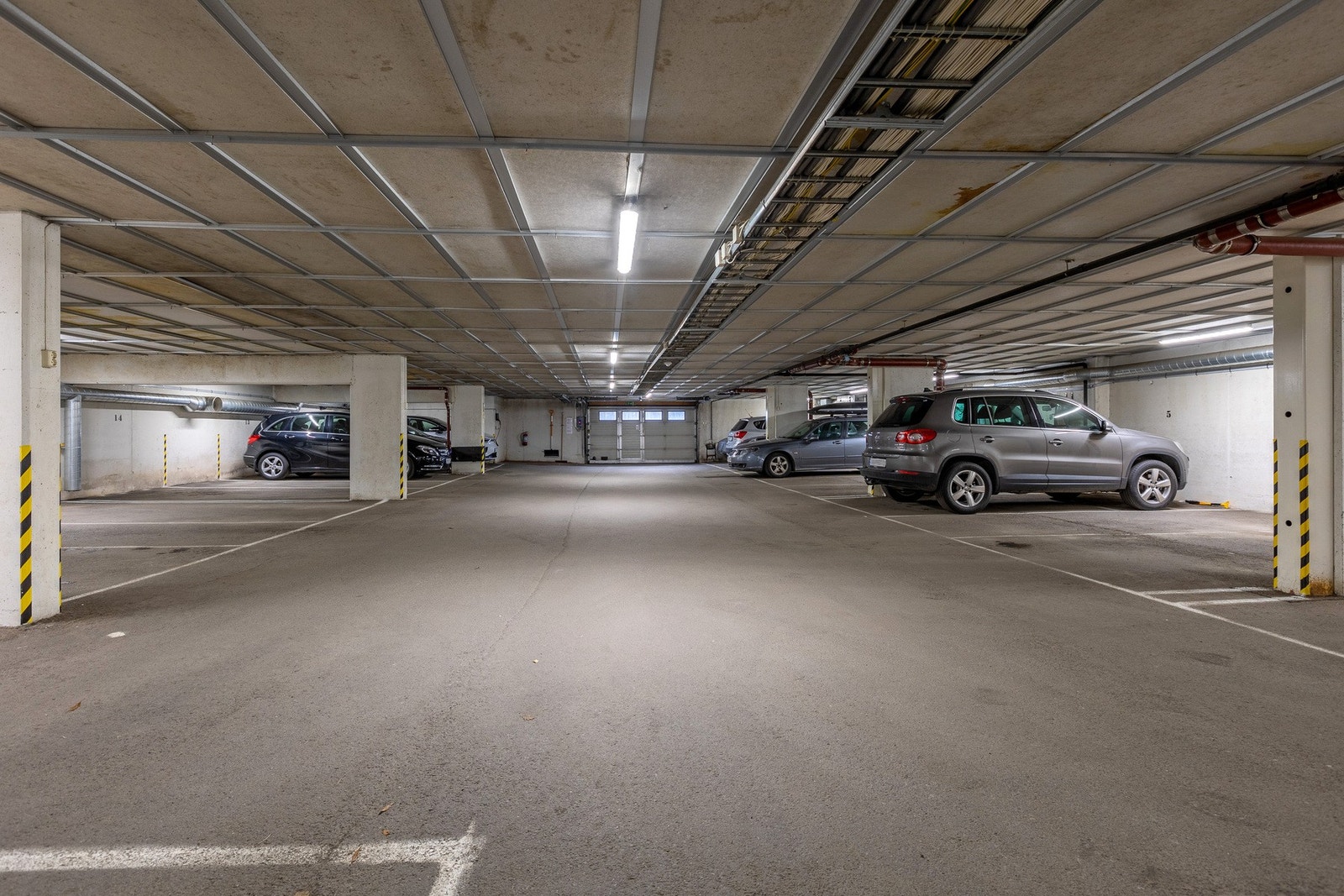 Leiligheten disponerer plass i felles garasjeanlegg - praktisk og trygt med direkte adkomst. Galleribilde