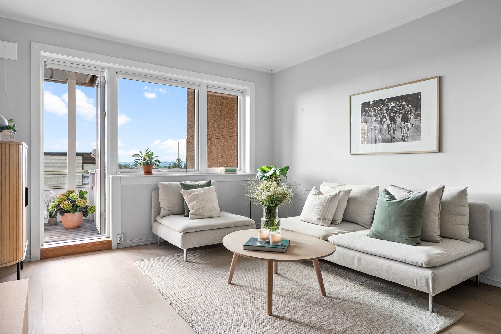 Boligen er blitt omfattende oppusset med bla. nytt kjøkken og nytt bad i perioden 2019-2022. Galleribilde