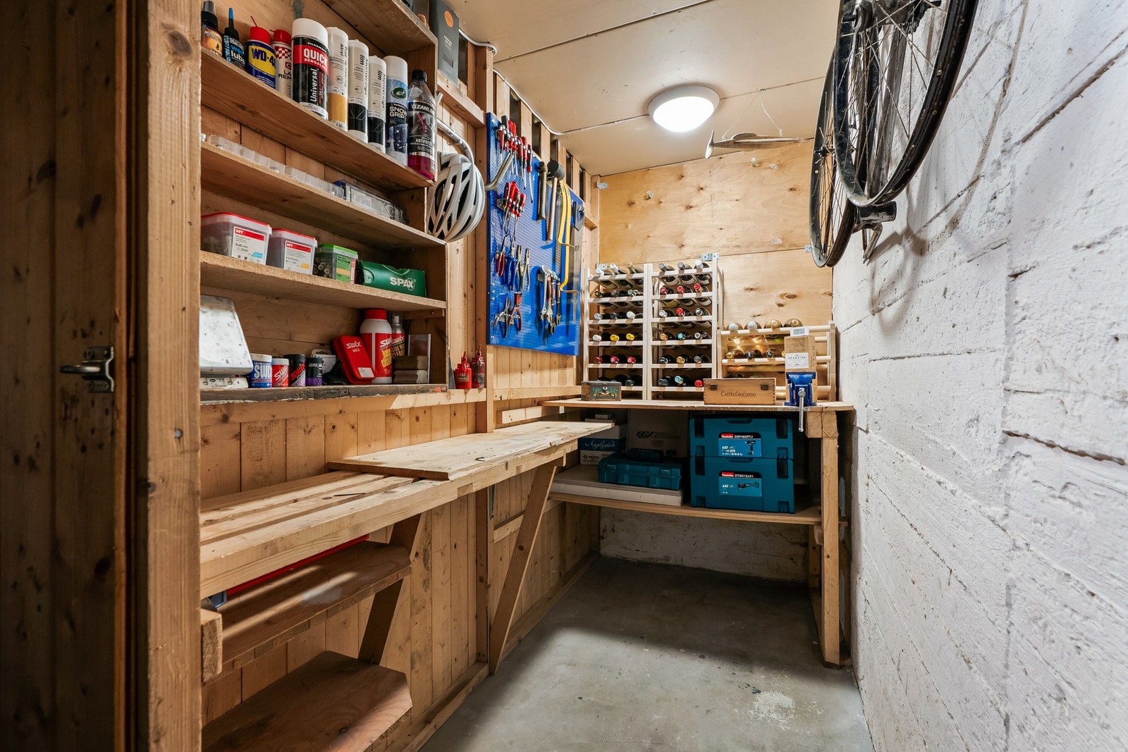 De to andre bodene ligger plassert i kjeller. Her er det lagt laminatgulv etter at bildet ble tatt. Galleribilde