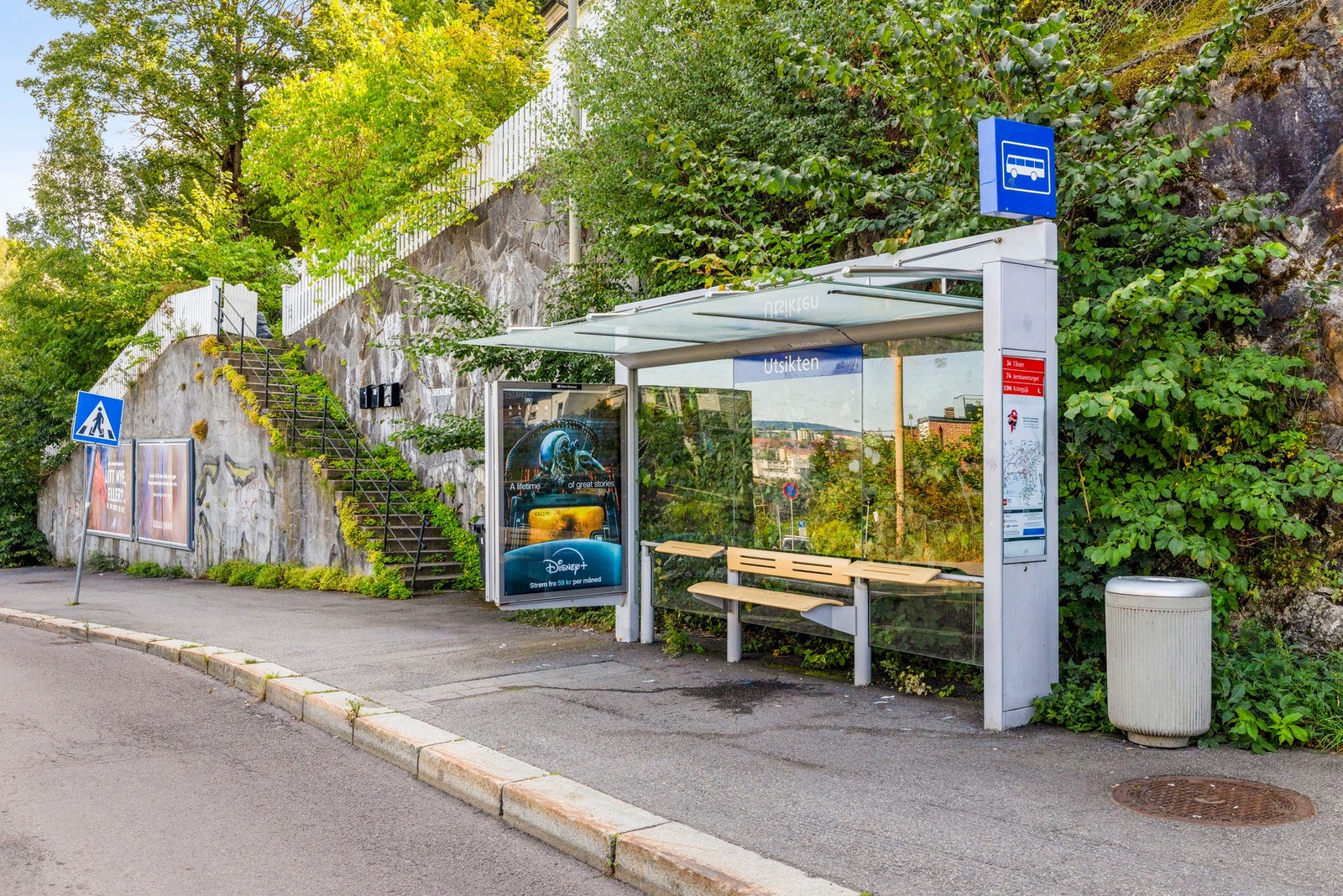 Kort vei til offentlig transport med hyppige avganger til flere knutepunkter, T-bane mv. Galleribilde