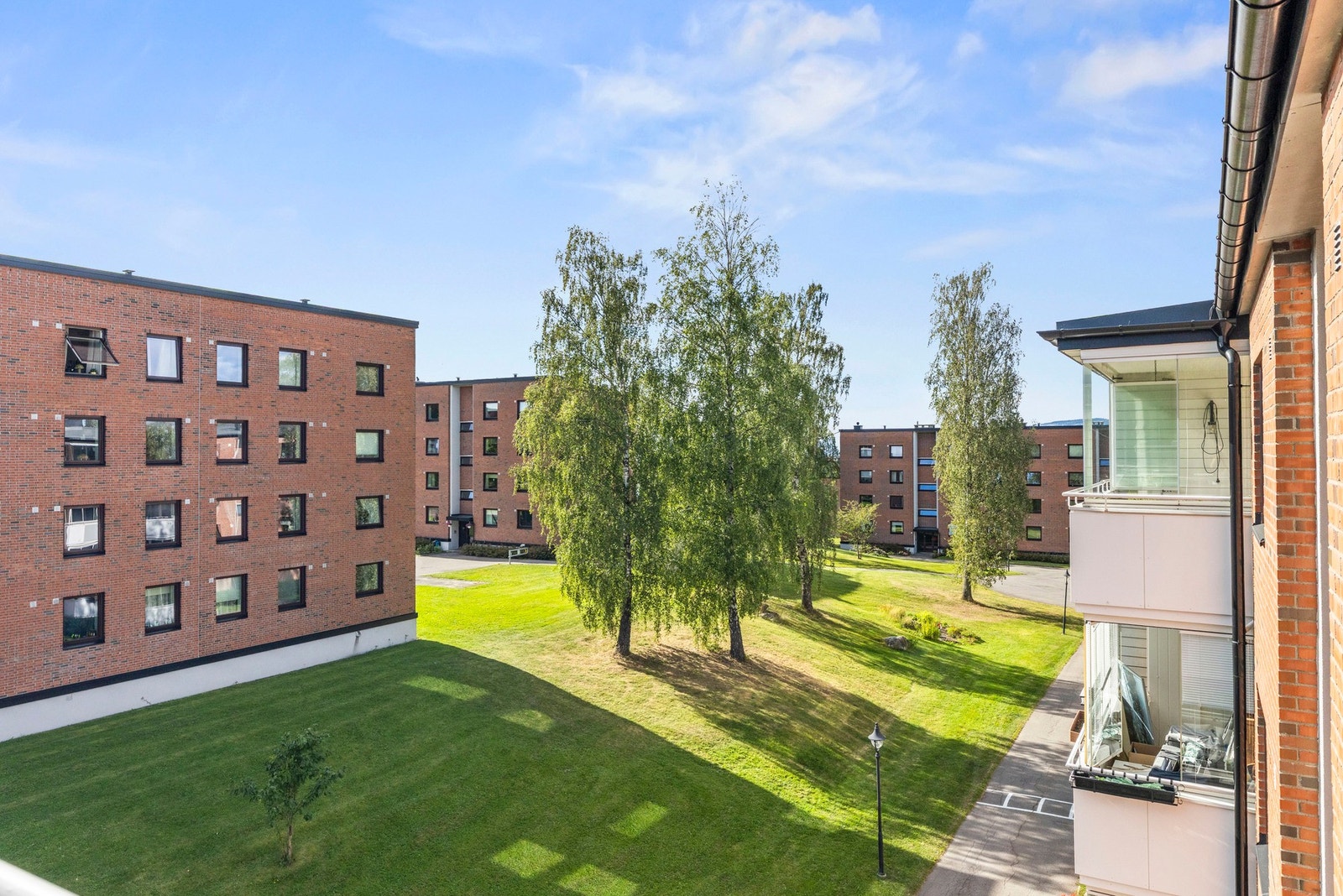 Det er flott og grønt utsyn fra balkongen Galleribilde