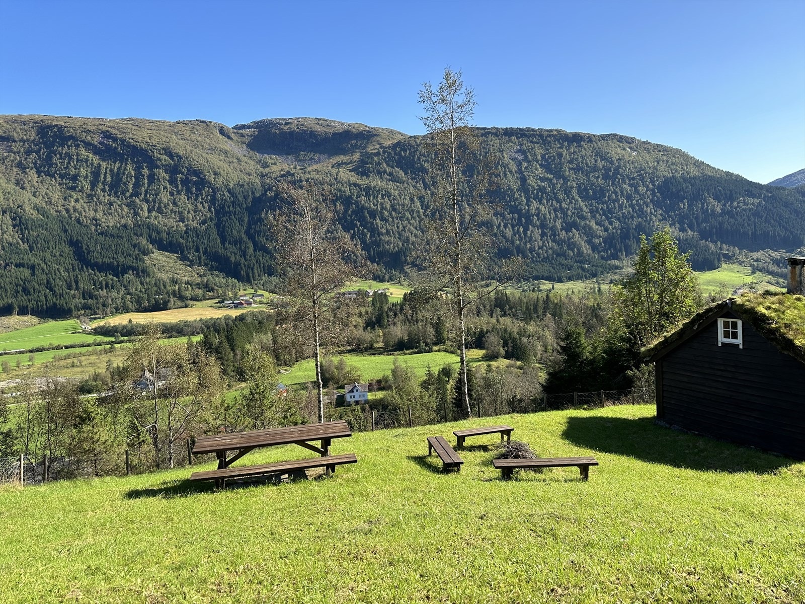 Utsikten fra tunet er det ikke noe å si på! Galleribilde