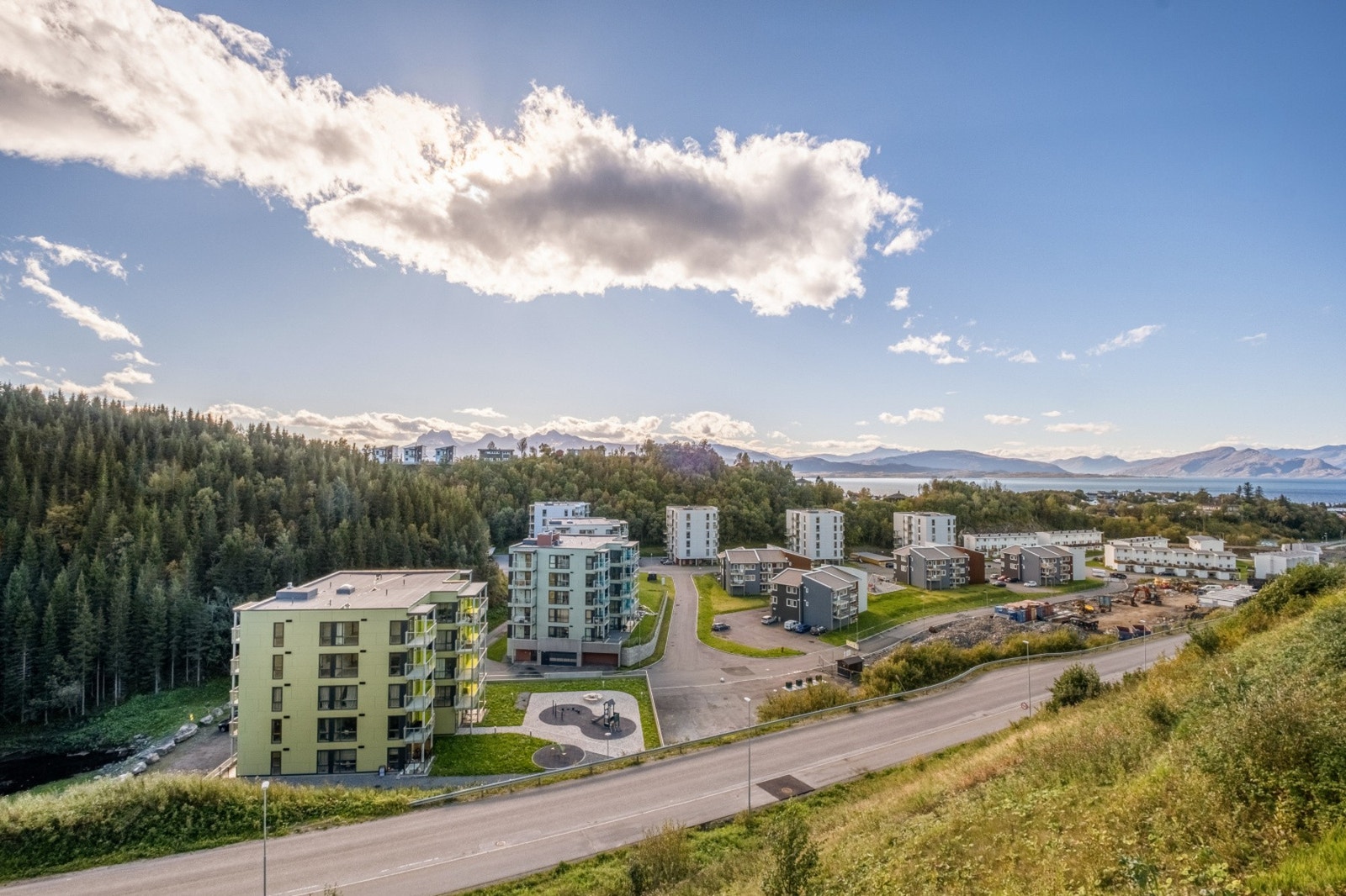 Leilighet i 1. etasje med flott beliggende innerst i jensvolldalen og med god tilknytting nærområdet. Galleribilde