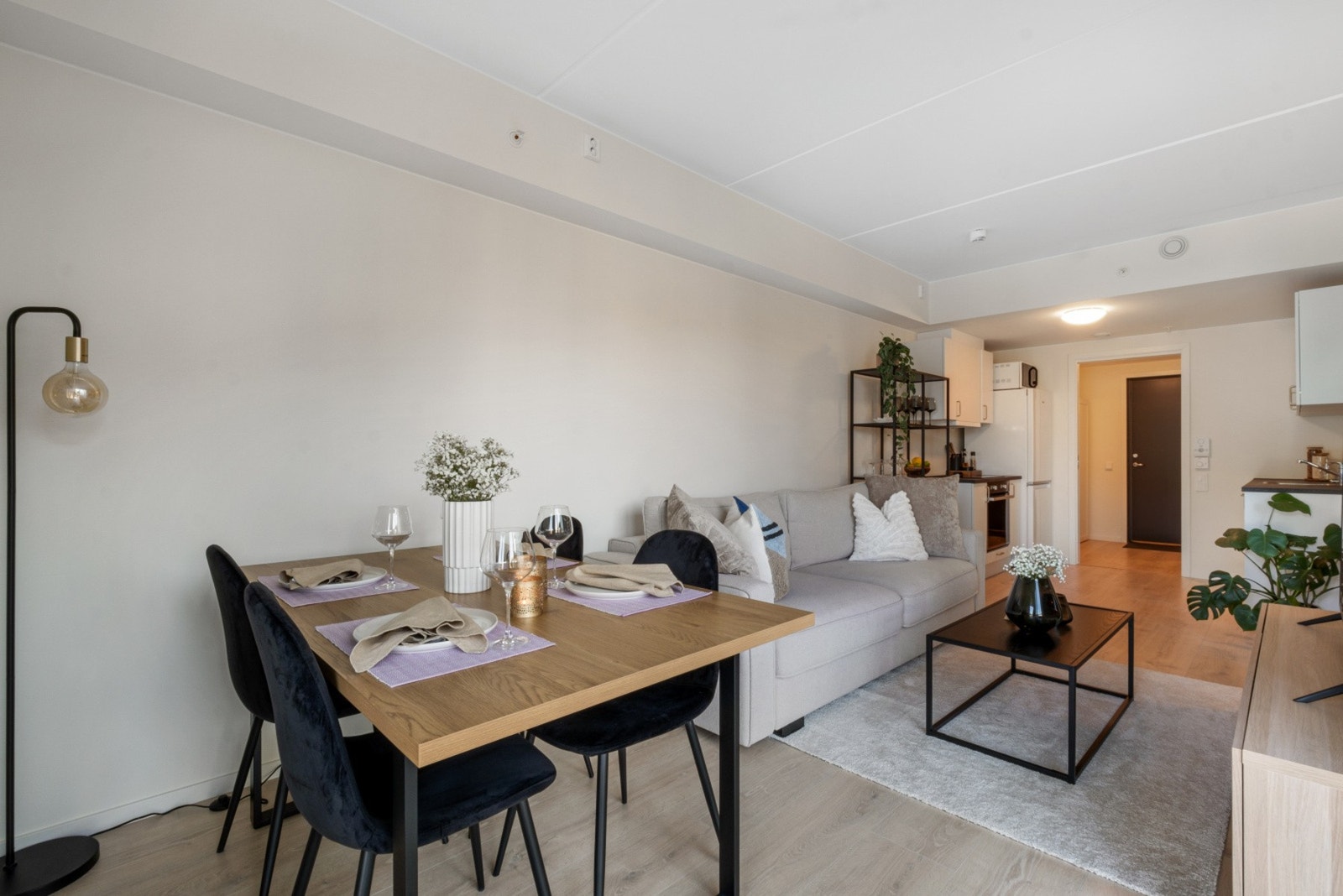 Det er god plass til flere sittegrupper. Galleribilde