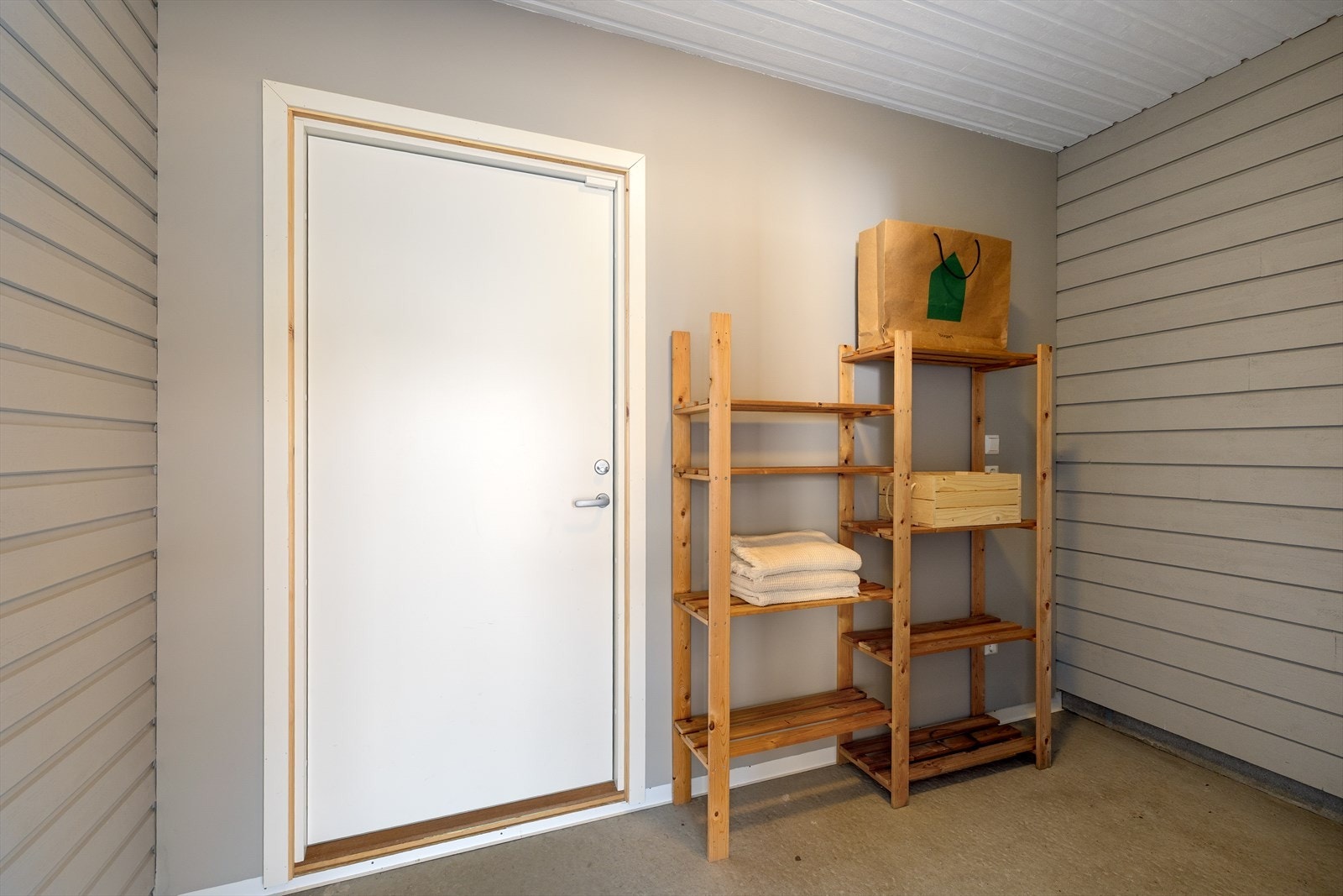 Romslig stor bod Galleribilde
