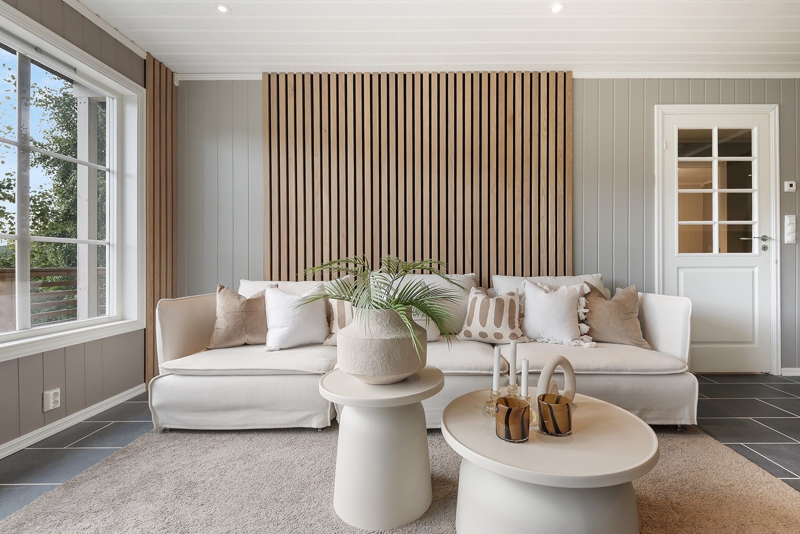 Koselig stue med spilevegg. Galleribilde