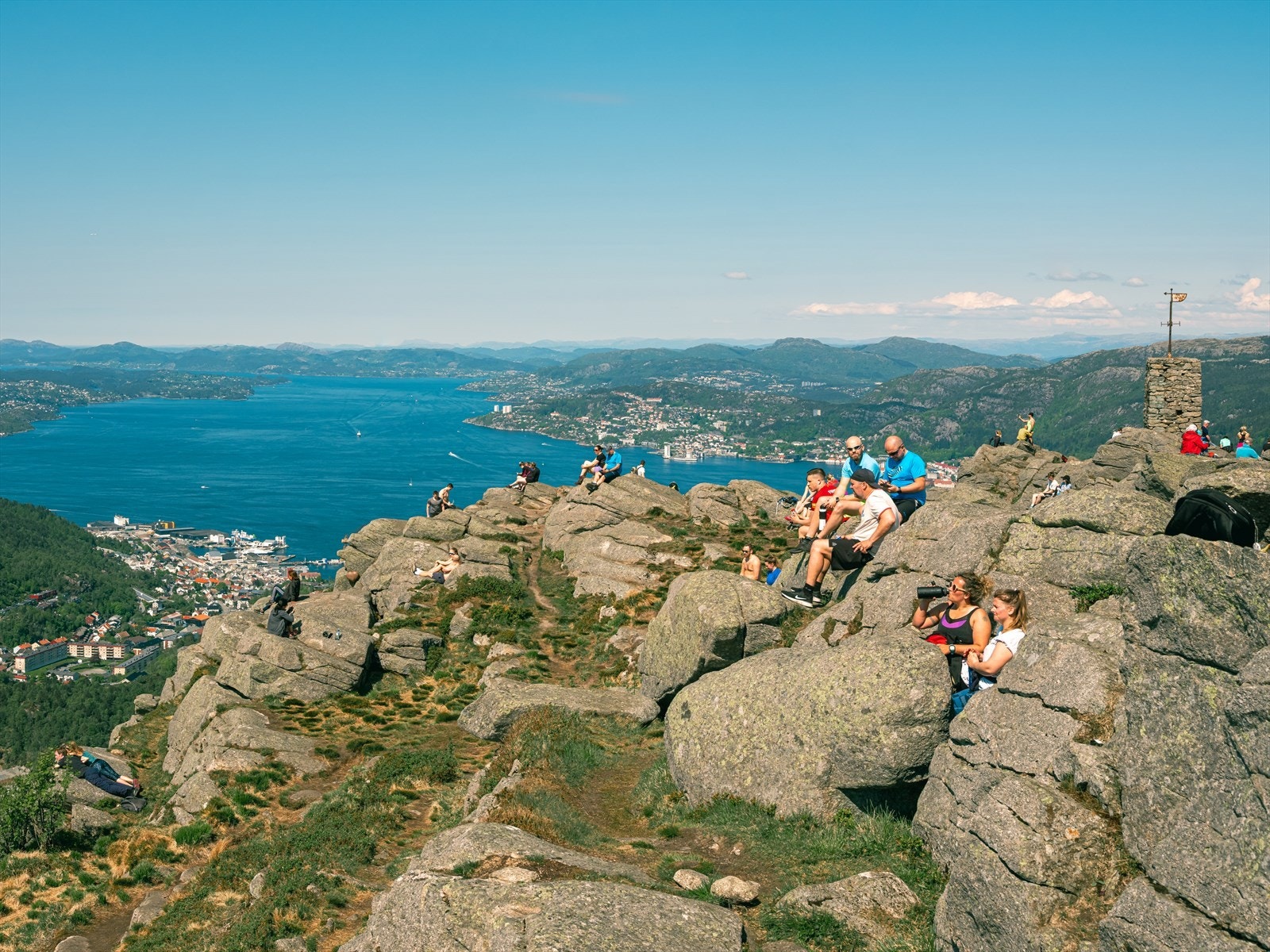 Det er kort vei til de uttalelige turområdene. Populære Løvstien, som tar deg videre til Løvstakken, er verdt å bemerrke seg, som kun er en liten spasertur unna! Galleribilde