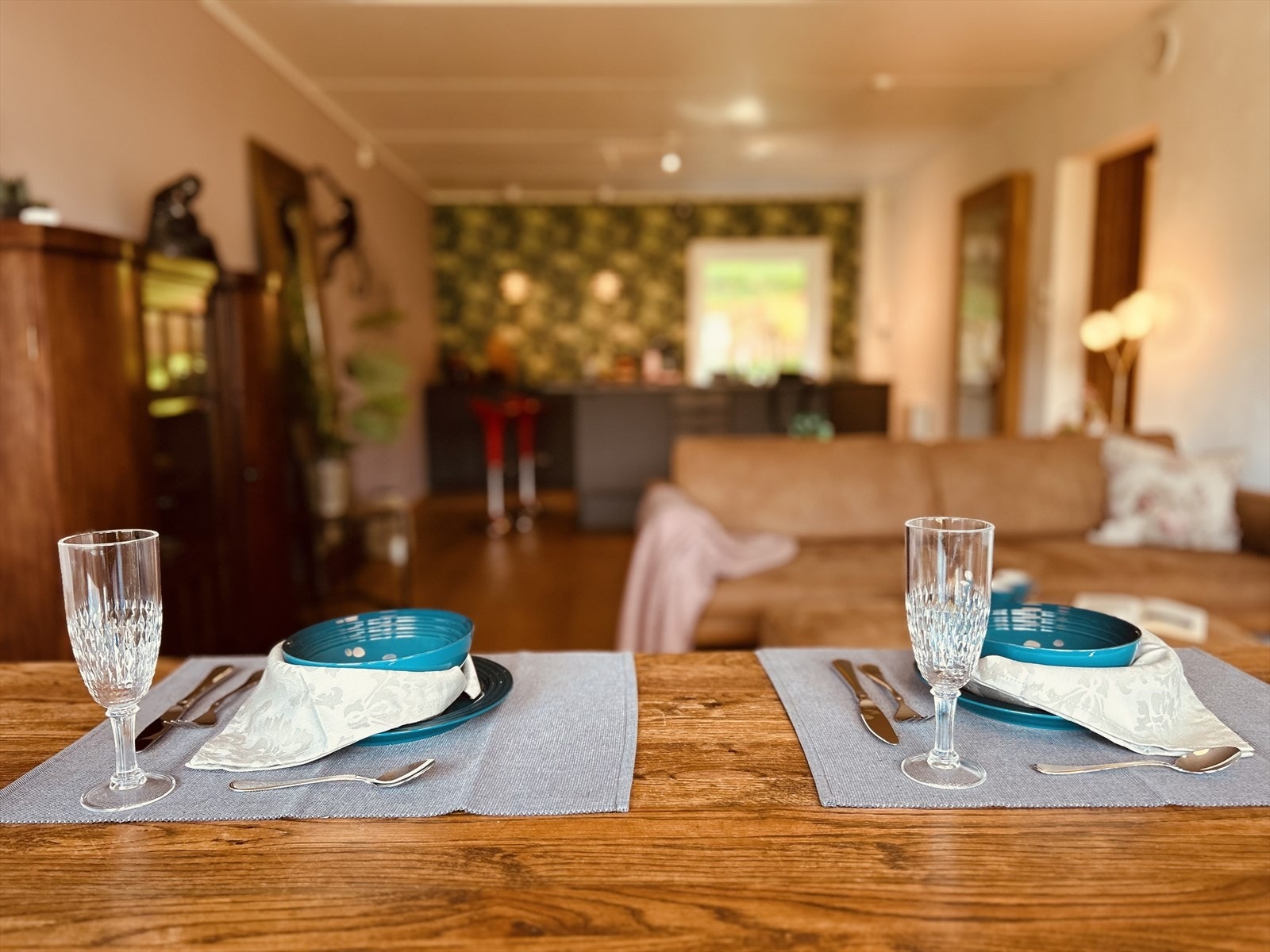 Stuen sett mot kjøkken. Galleribilde