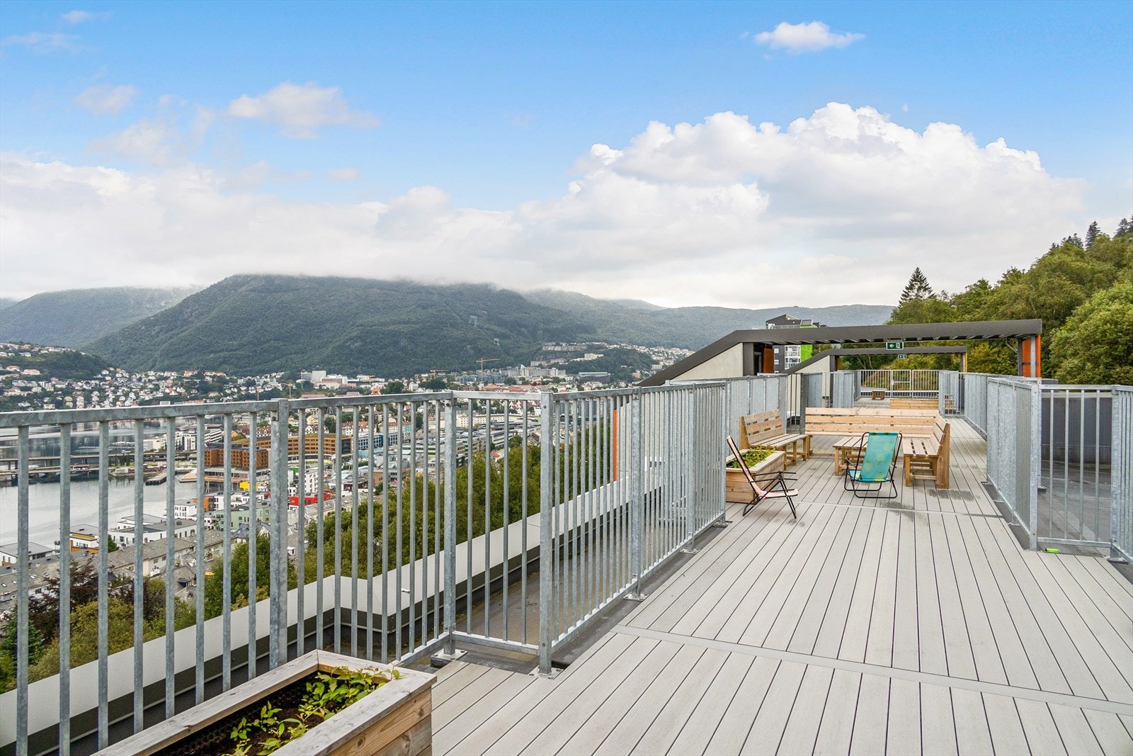 Laget har en felles takterrasse med fantastisk sol- og utsiktsforhold! Galleribilde