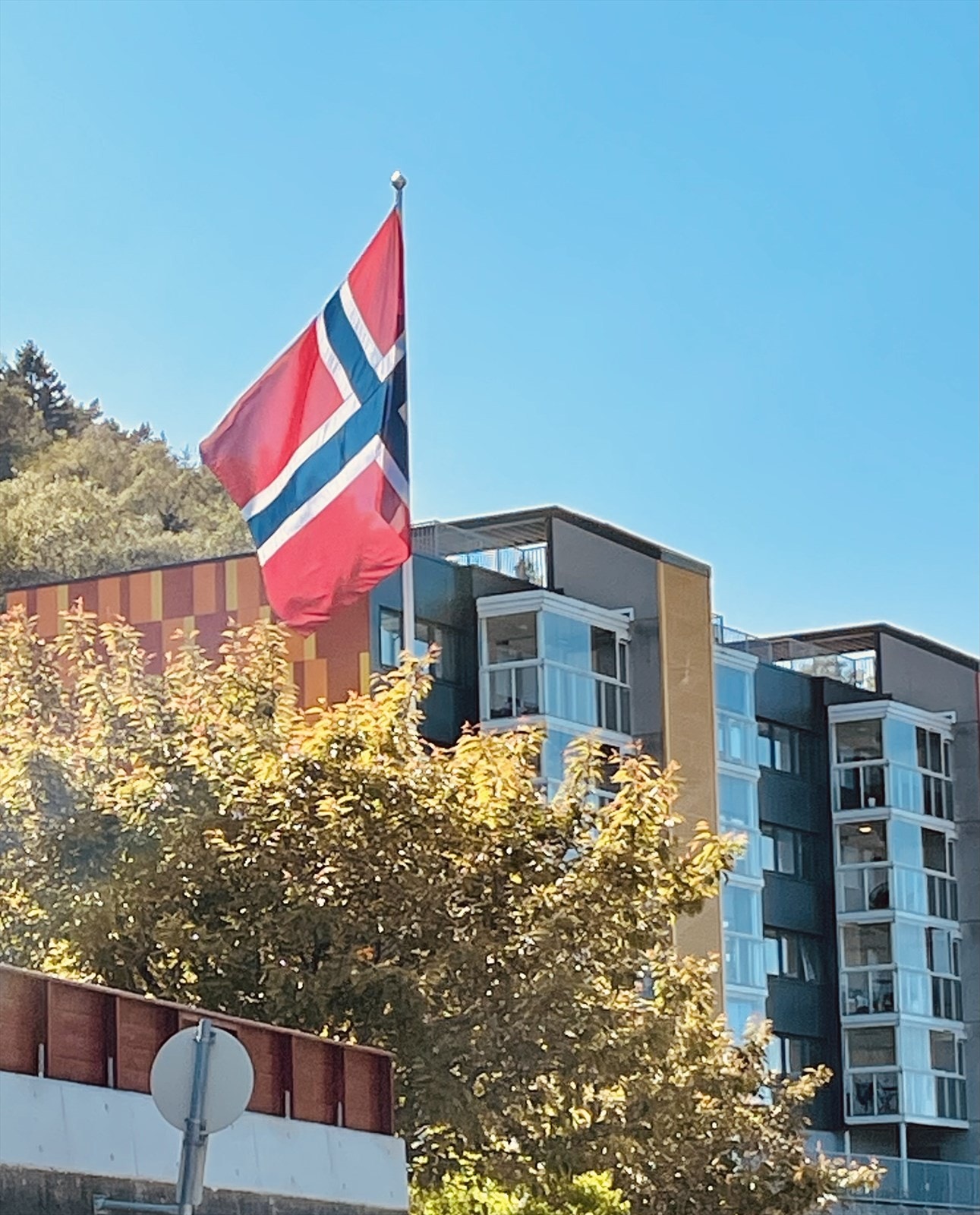 Leiligheten ligger fint til i høyden og er et attraktivt boområde i Solheimslien. Galleribilde