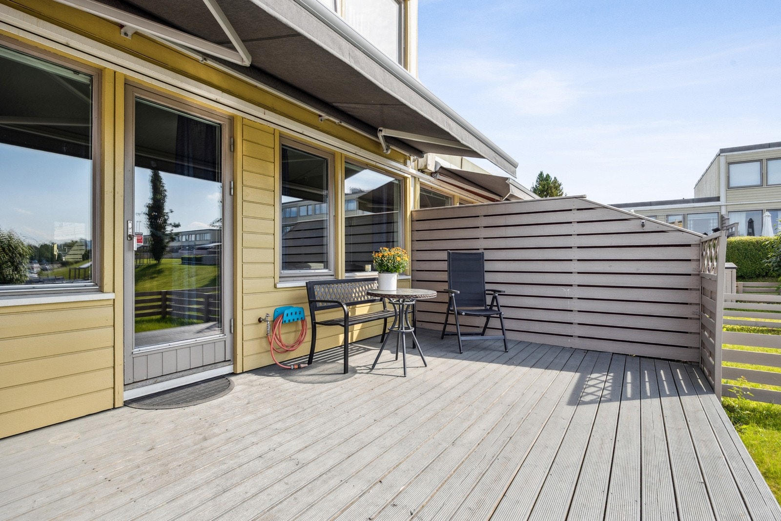 Da uteplassen er sørvent kan man her nyte solen store deler av dagen. Galleribilde