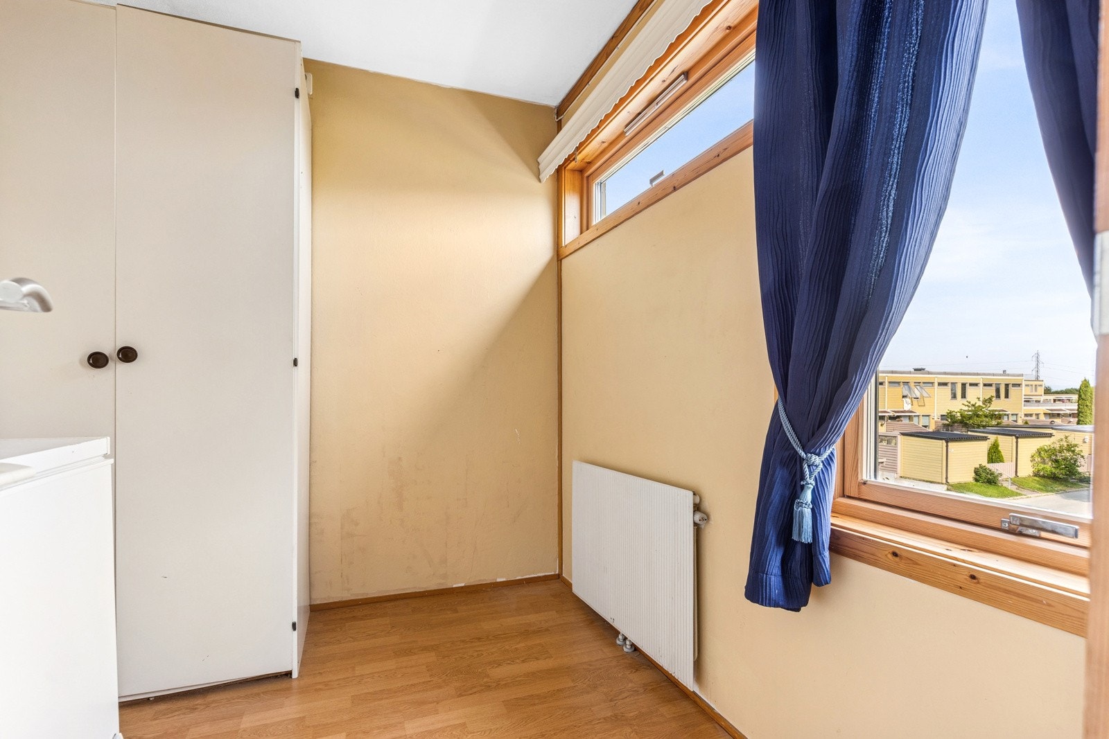 Fra hovedsoverommet har man adkomst til et praktisk bodareal med flere bruksmuligheter. Galleribilde