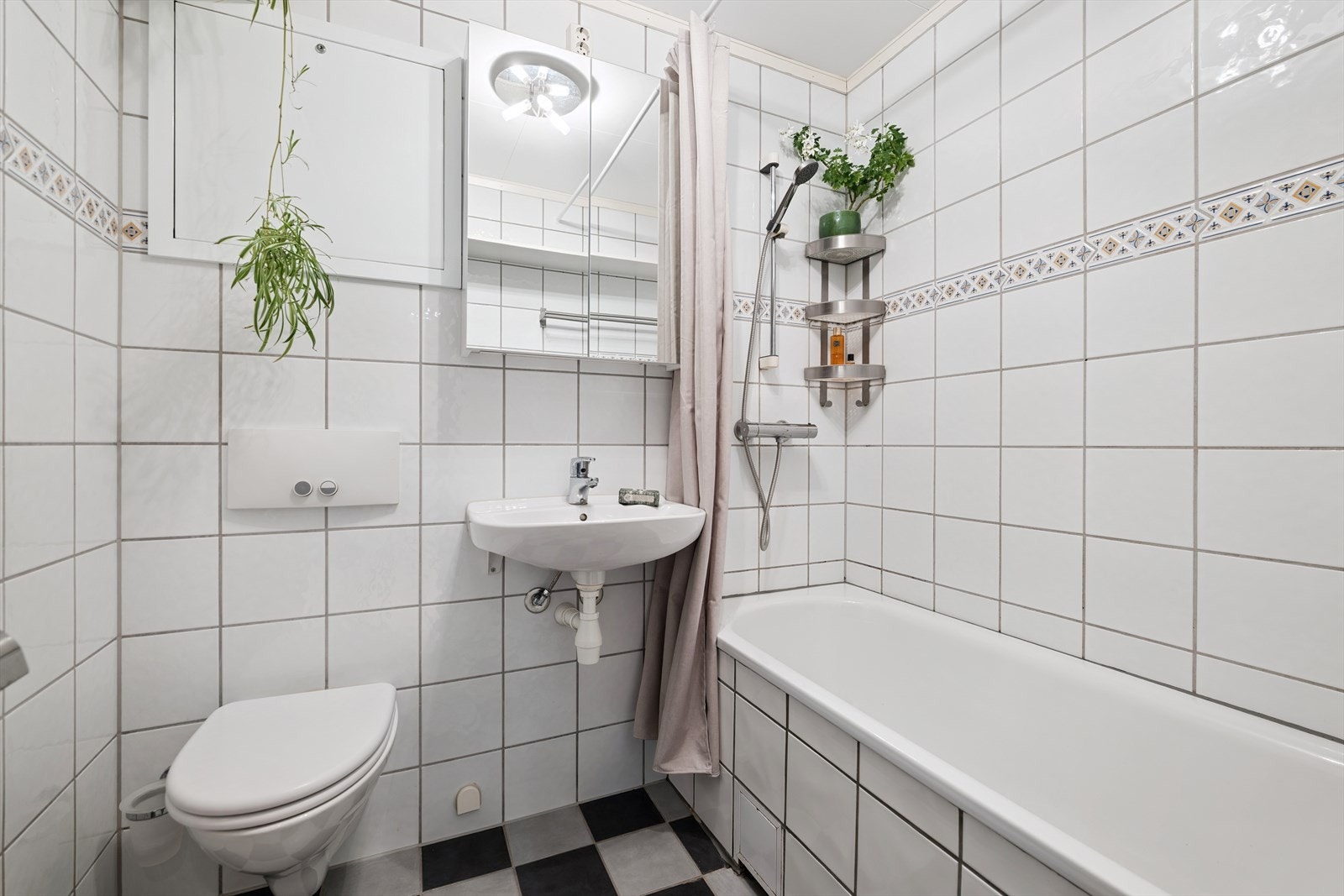 Badet har varme i gulv som gir deg en god start på dagen. Galleribilde