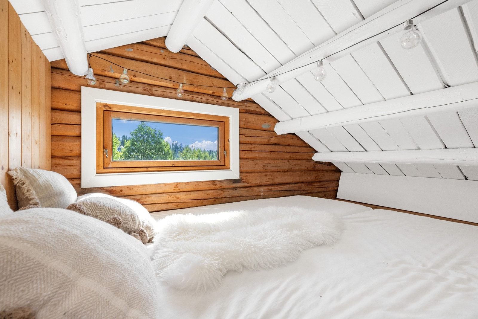 Hemsen er innredet med soveplasser, men det gjøres oppmerksom på at rommet ikke tilfredsstiller rom for varig opphold. Galleribilde