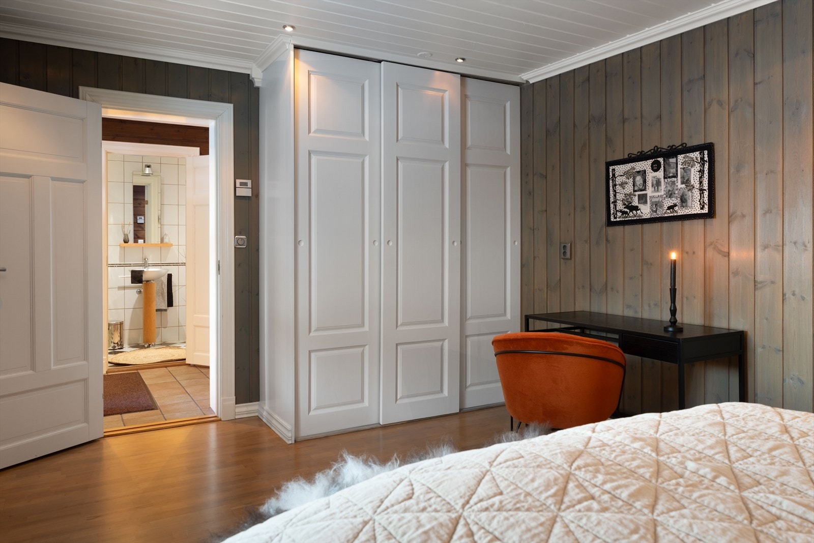 Garderobeløsning med skyvedører. Galleribilde