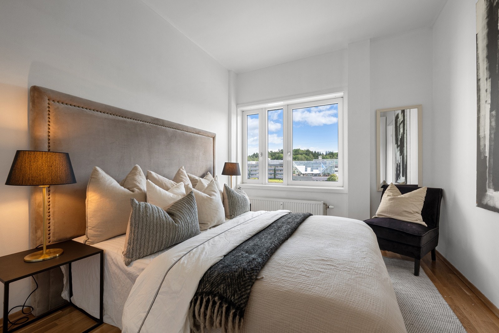 Soverom med garderobeplass Galleribilde