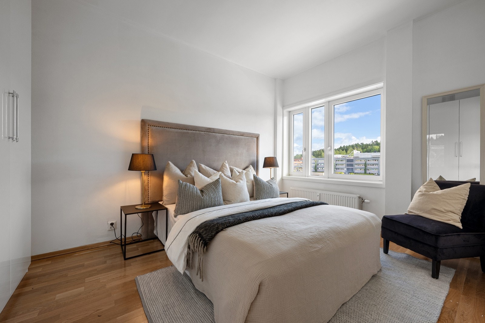 Soverom med garderobeplass Galleribilde