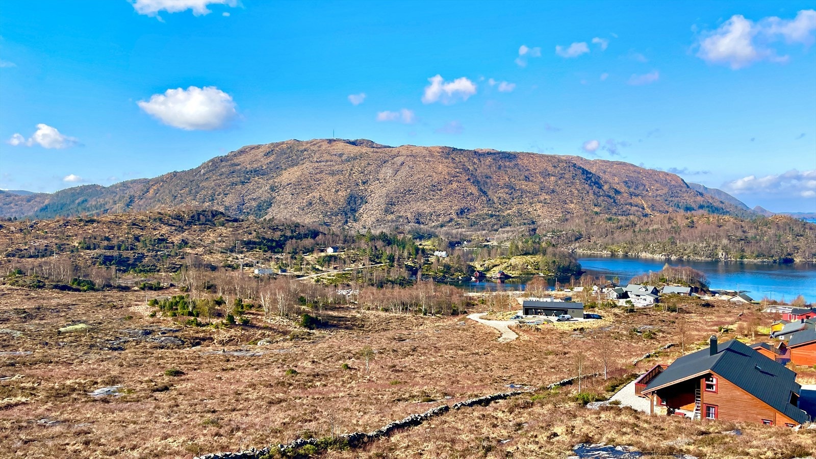 Utsikt mot Klokkeidfjellet i sørvest Galleribilde