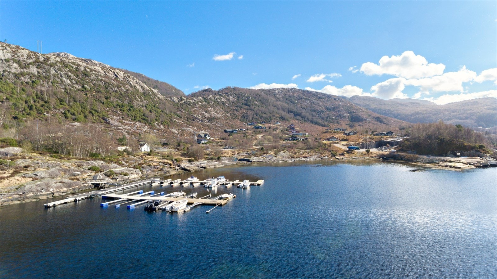 3 byggeklare hyttetomter på 886, 973, 804 m² og regulert utviklingseiendom på ca 96 mål selges samlet Galleribilde