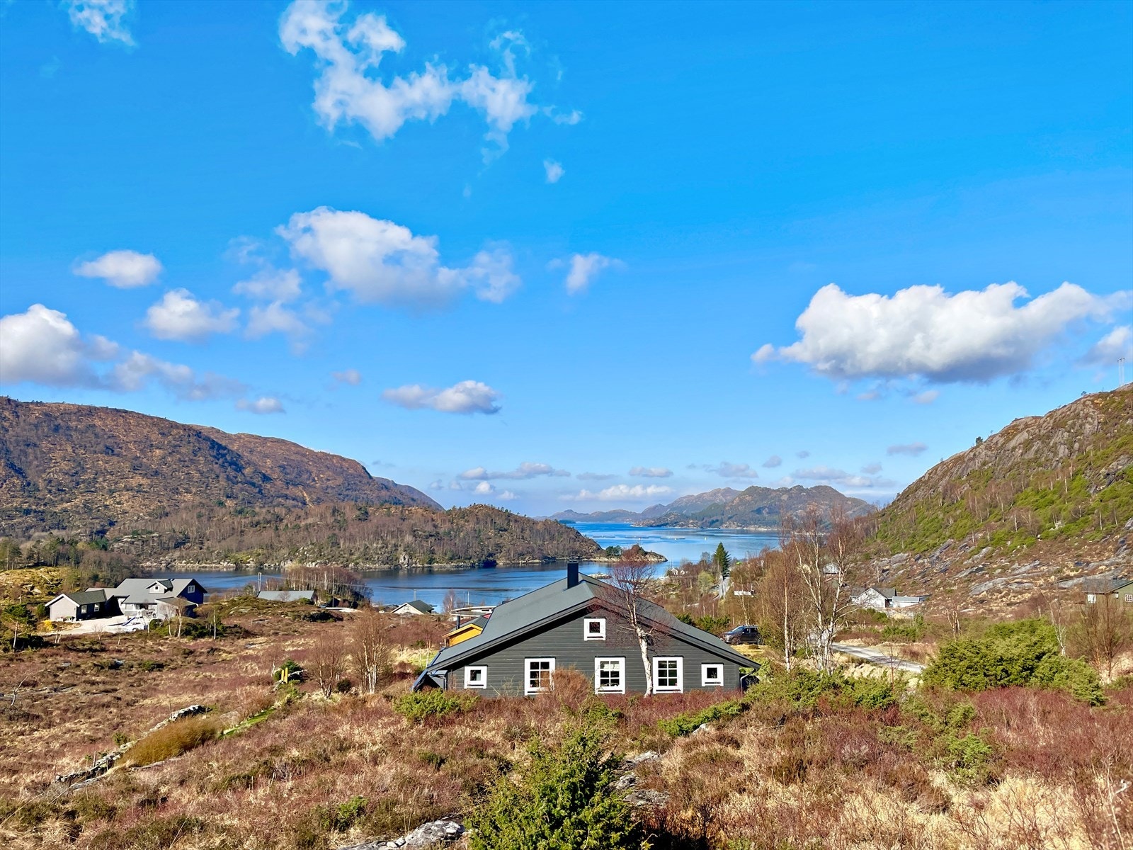 Utsikt mot vest ut Gulafjorden Galleribilde