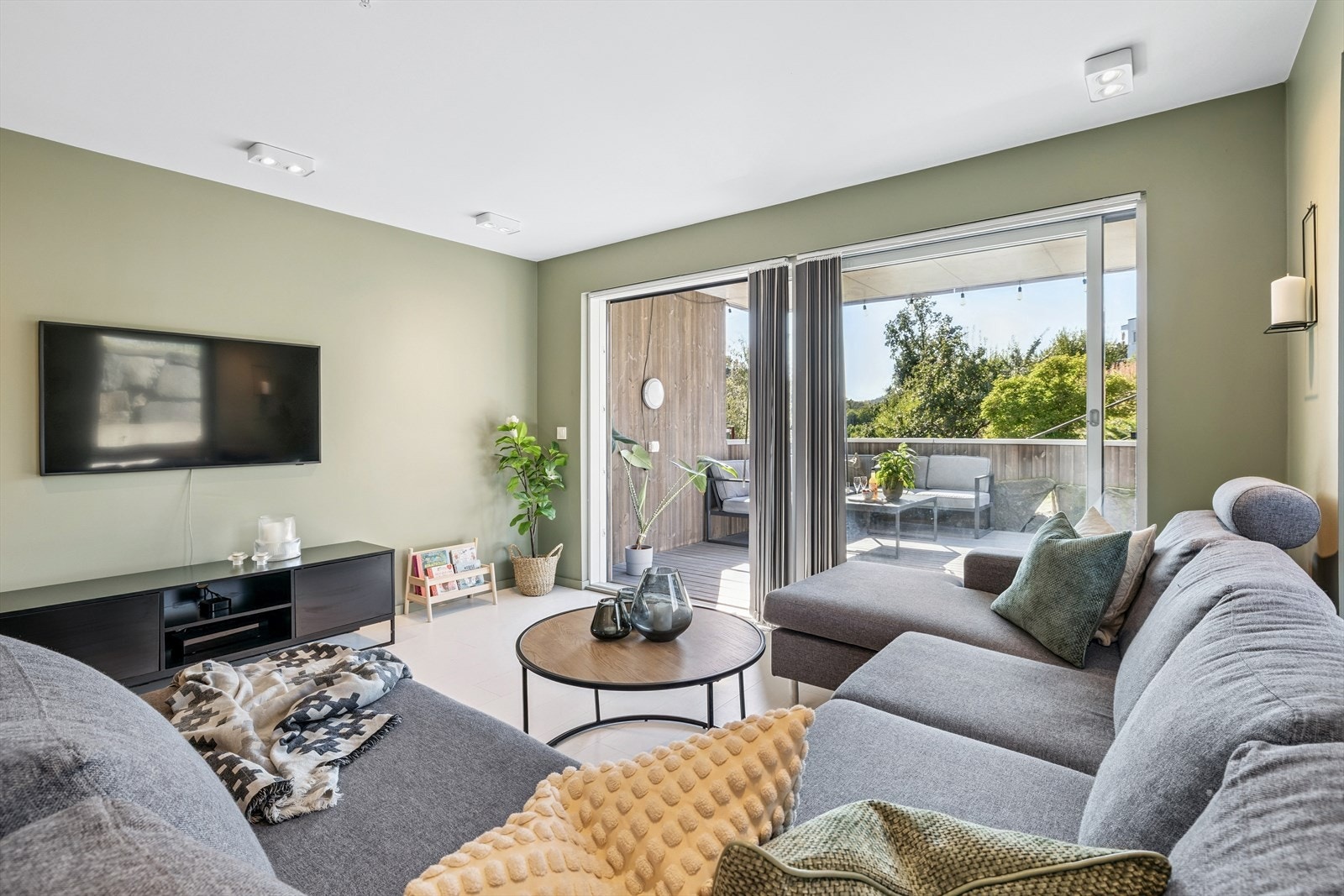 Utgang til stor terrasse! Galleribilde