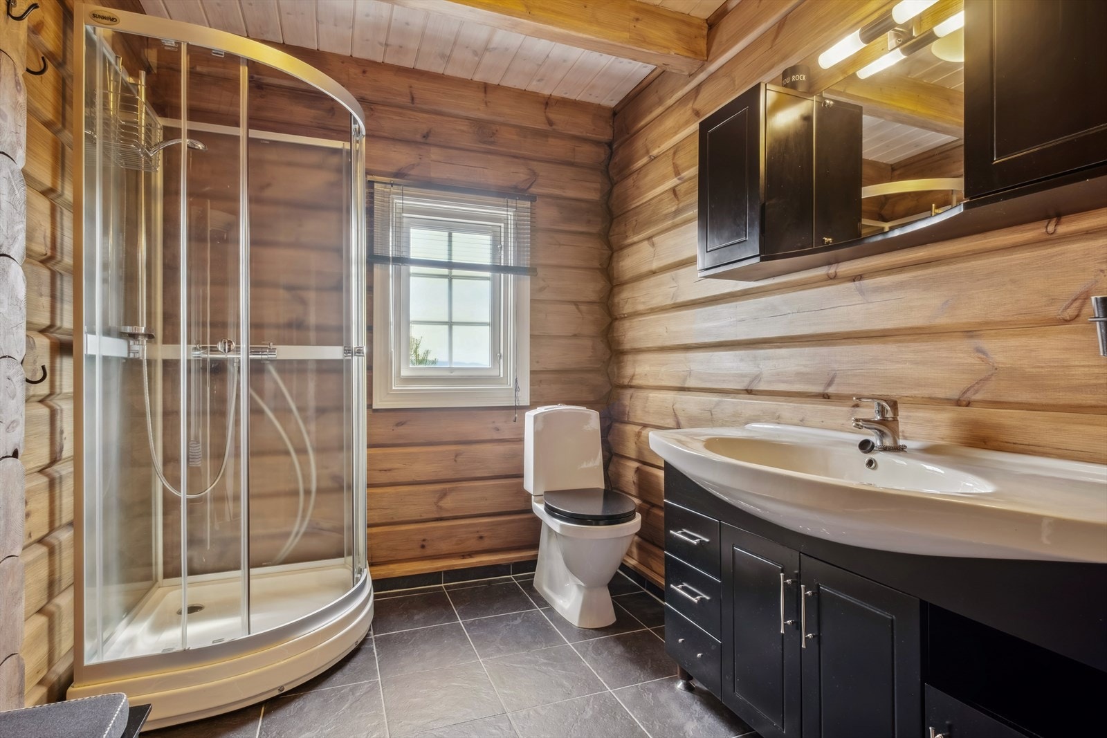 Bad i 1.etasje. Galleribilde