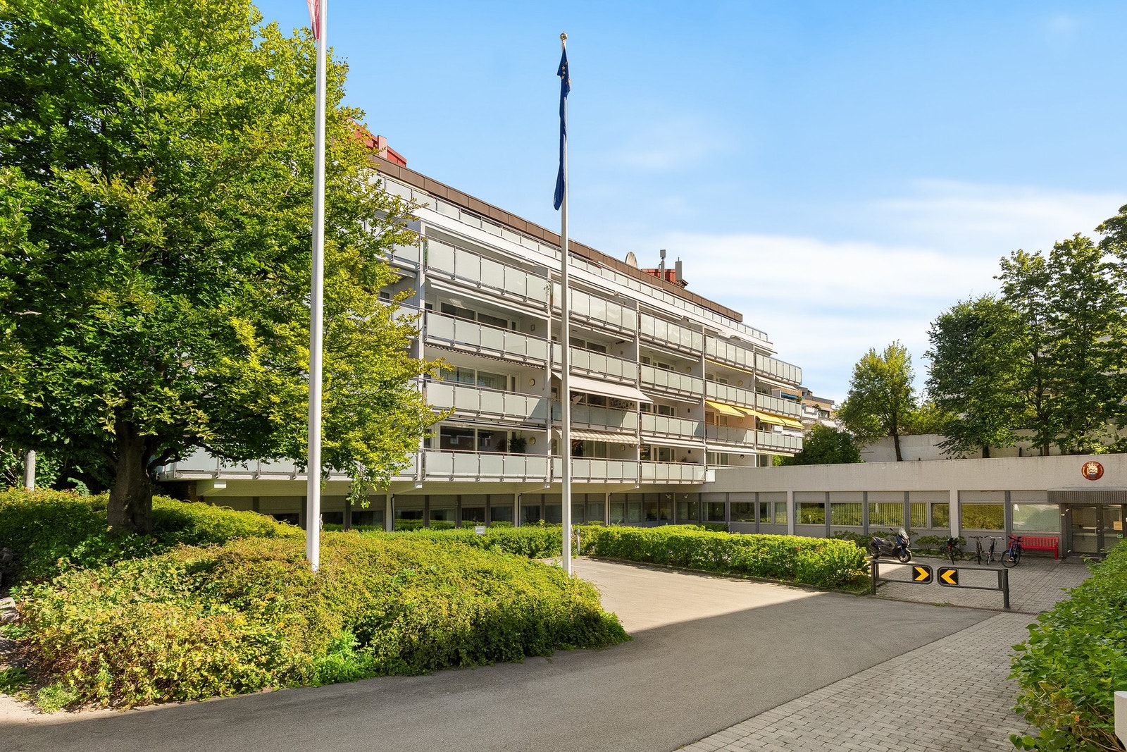 Her bor du i et veldrevet sameie. Galleribilde