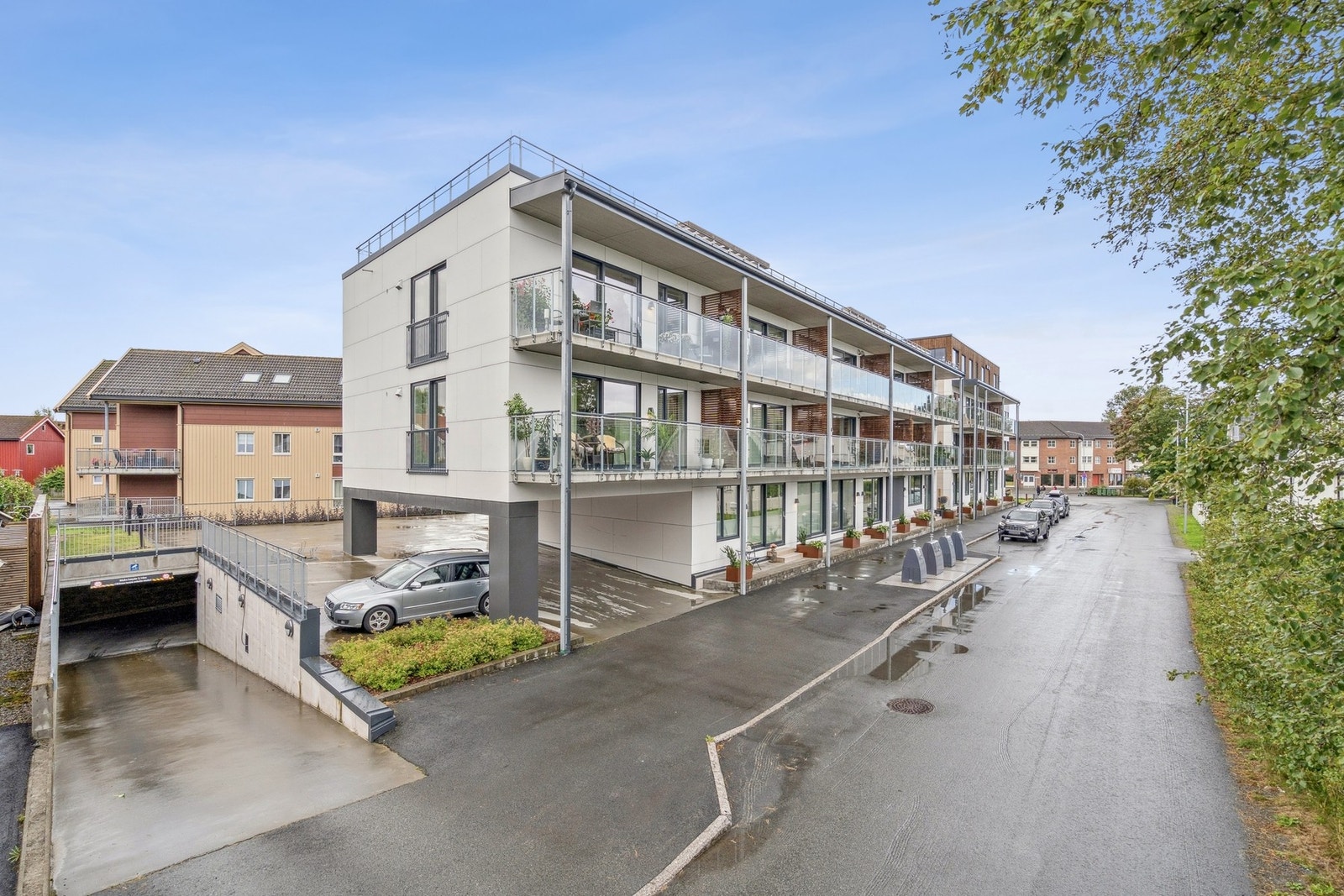 Nordregata 2 har en attraktiv plassering midt i Stjørdal sentrum, med gangavstand til butikker, restauranter og servicetilbud. Galleribilde