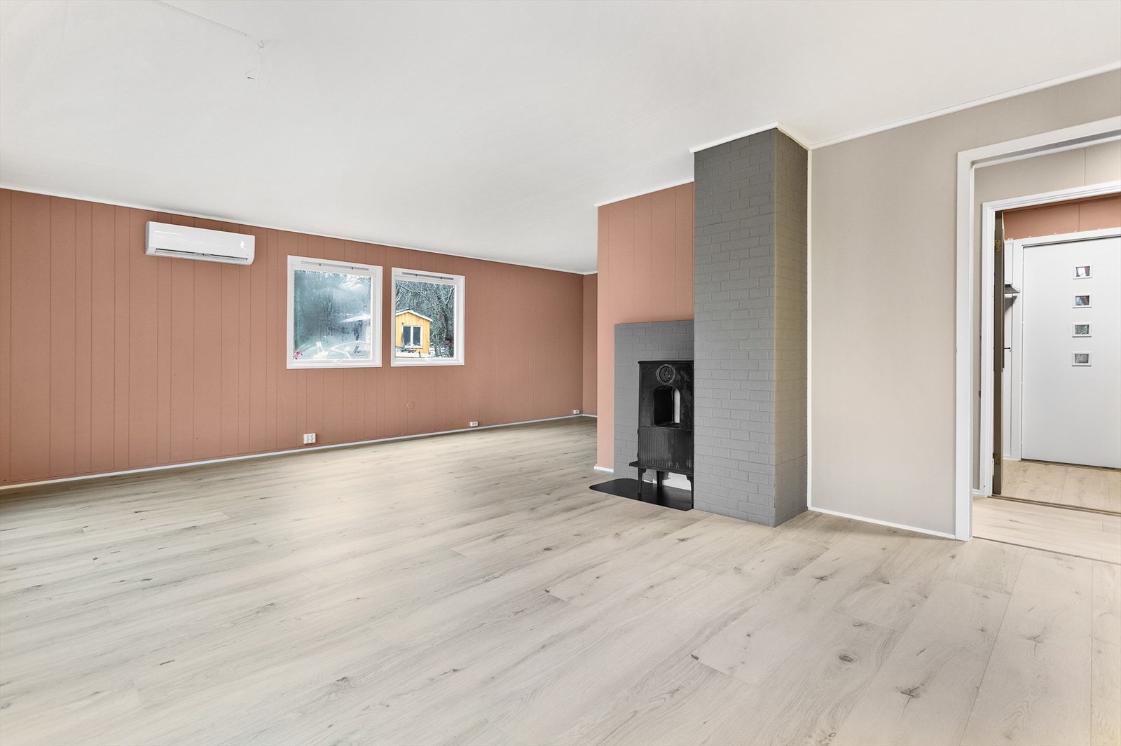 Vedovn og varmepumpe på stuen Galleribilde