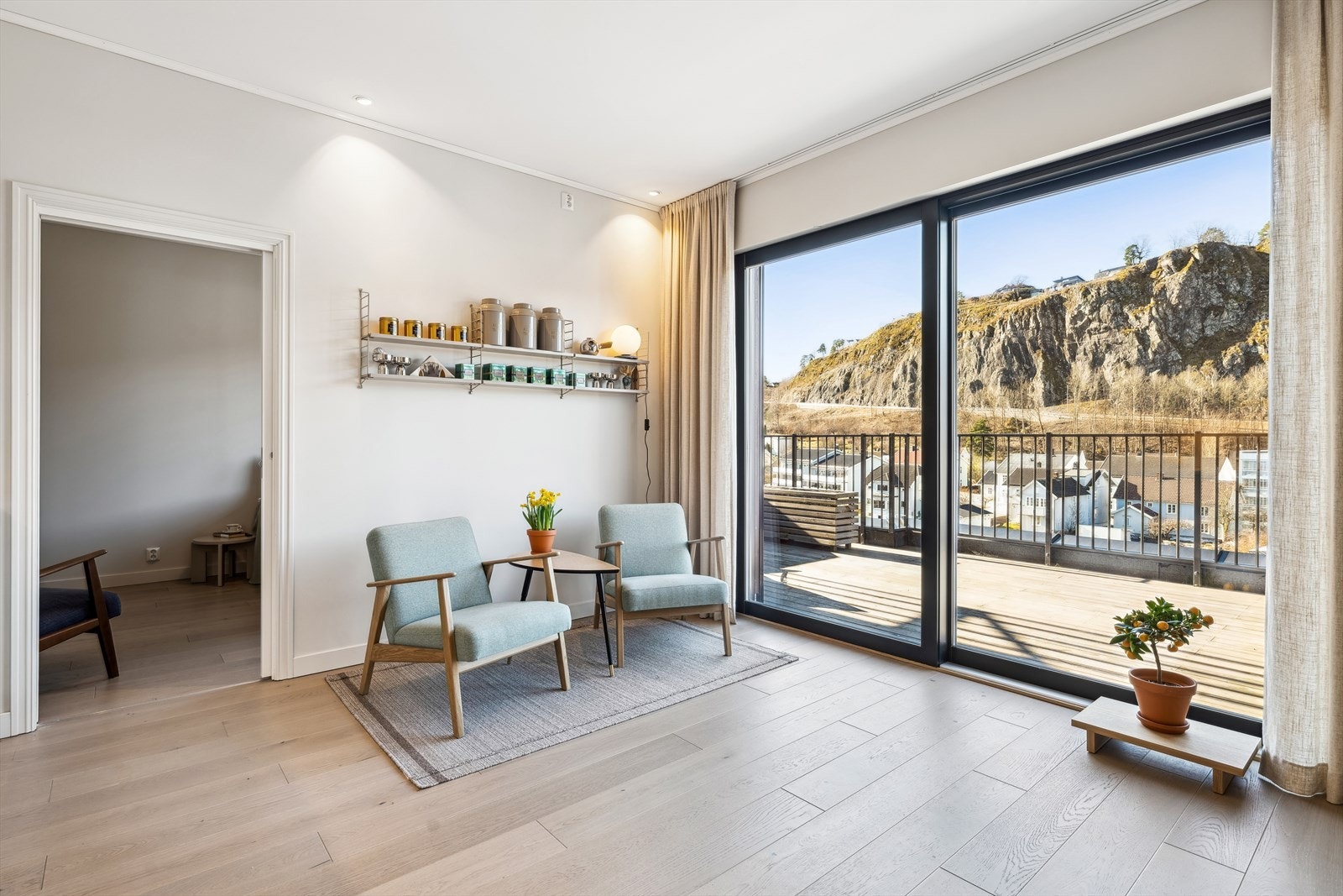 Herfra er det flott utsikt og med utgang til terrasse Galleribilde