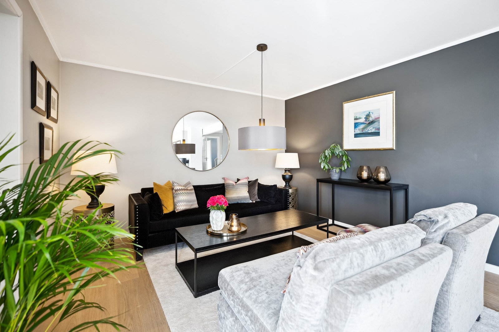 Boligen har et moderne, stilrent og delikat fargevalg. Galleribilde