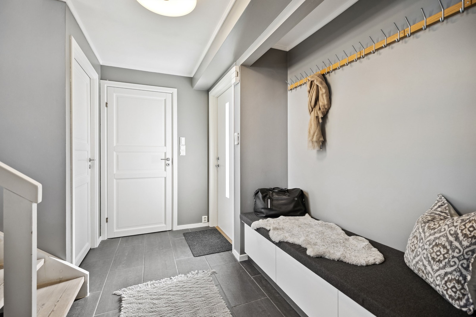 Det flislagte gulvet med varmekabler gir en lun og behagelig velkomst. Galleribilde