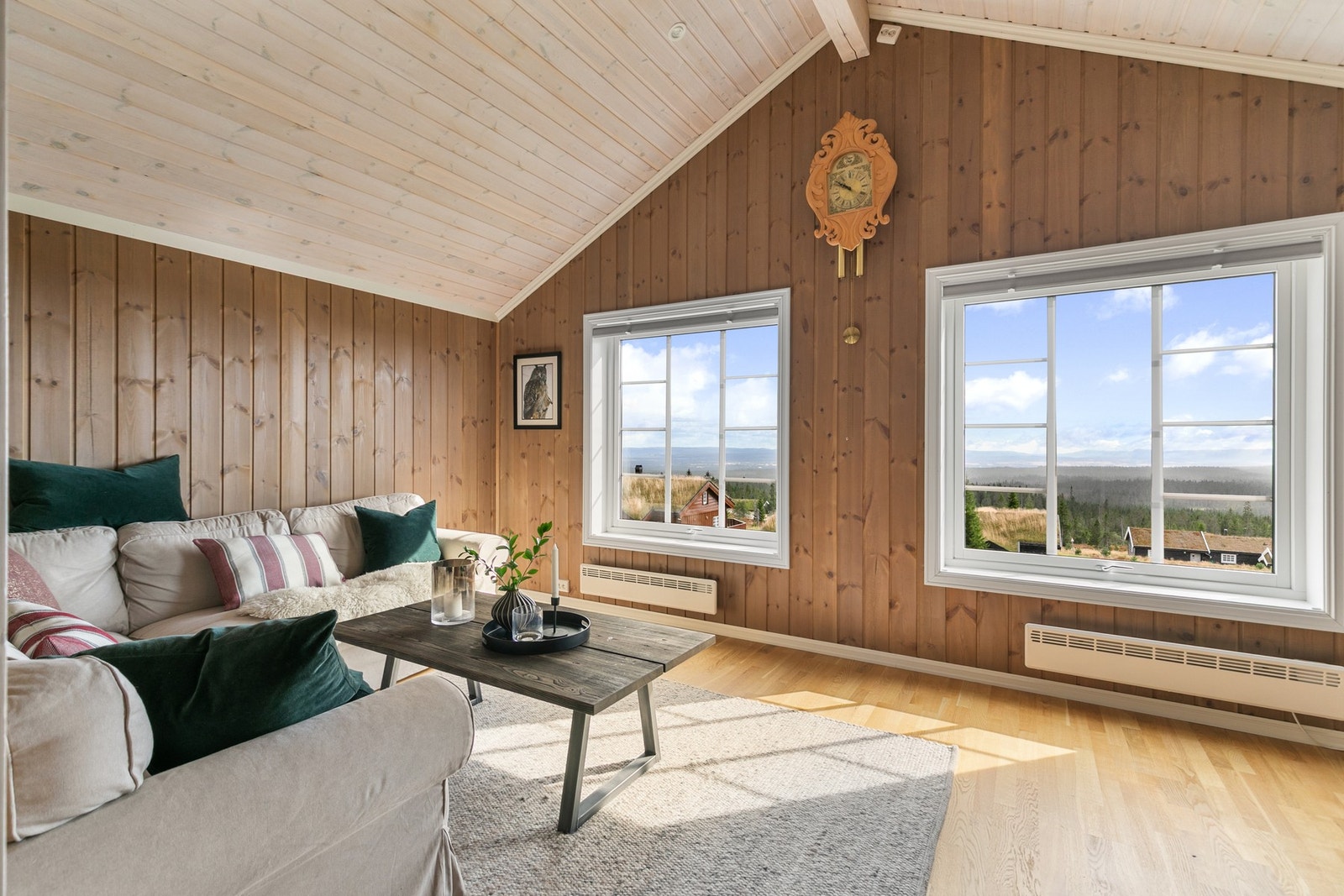 Opp i 2. etasje er det en luftig stue. Galleribilde