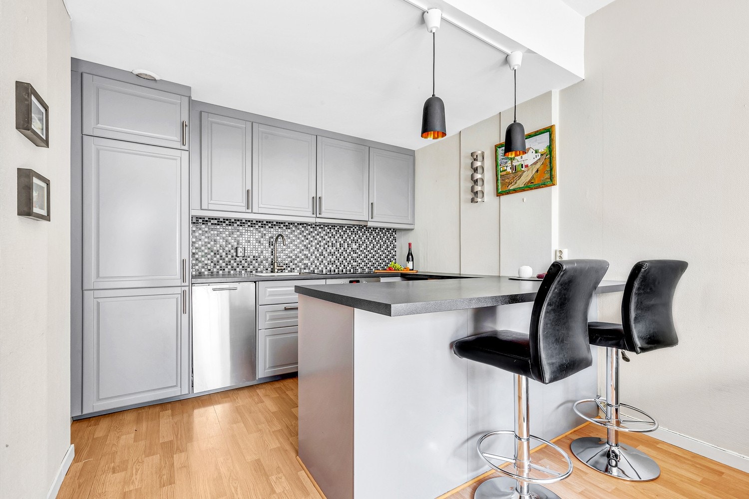 Her kan du nyte måltidet i hyggelige omgivelser. Galleribilde