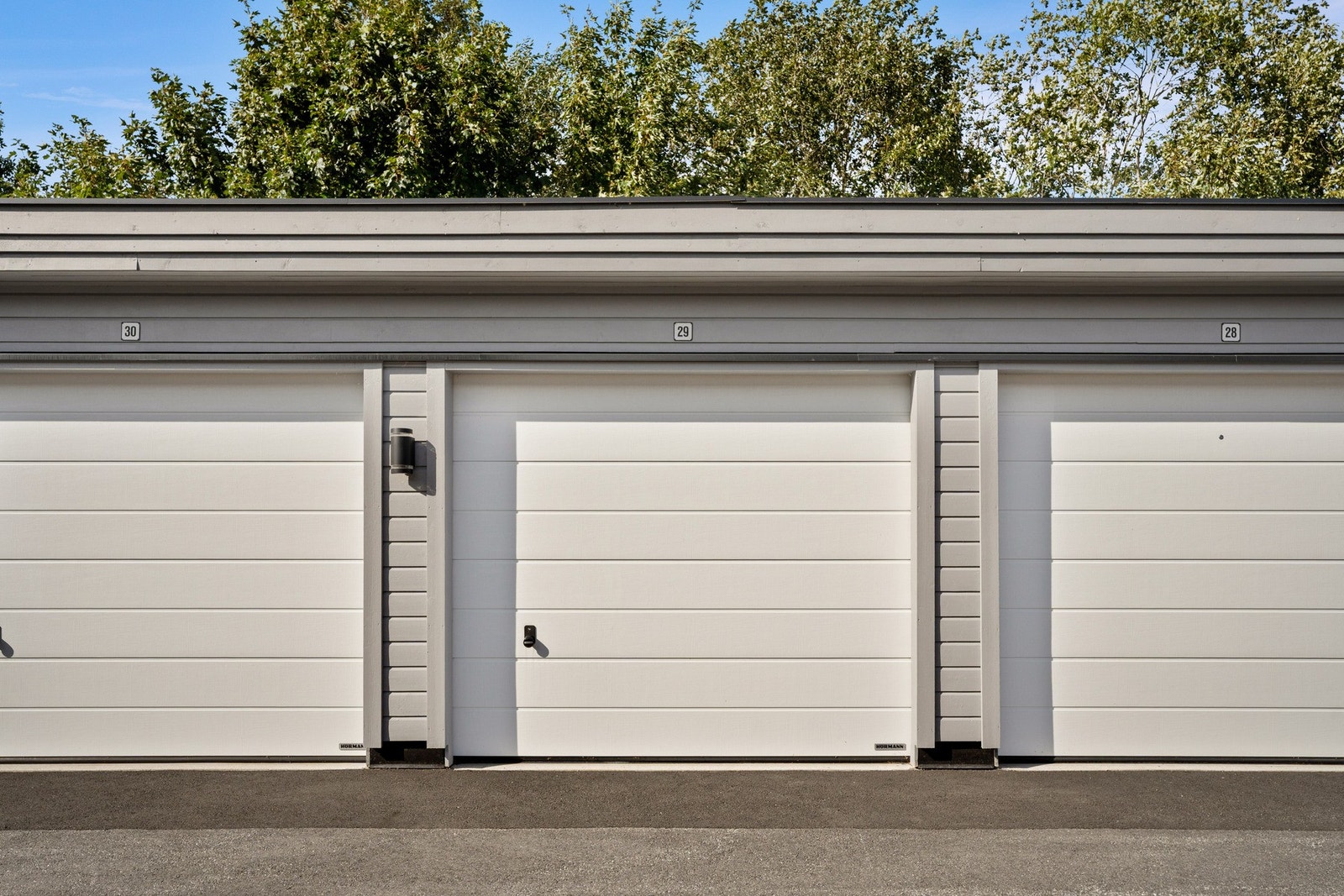 Enkelgarasje i felles rekke medfølger. Galleribilde