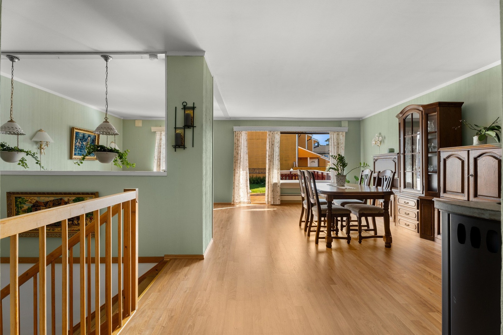 Velholdt, lyst og pent enderekkehus på Borgenhaugen. Galleribilde