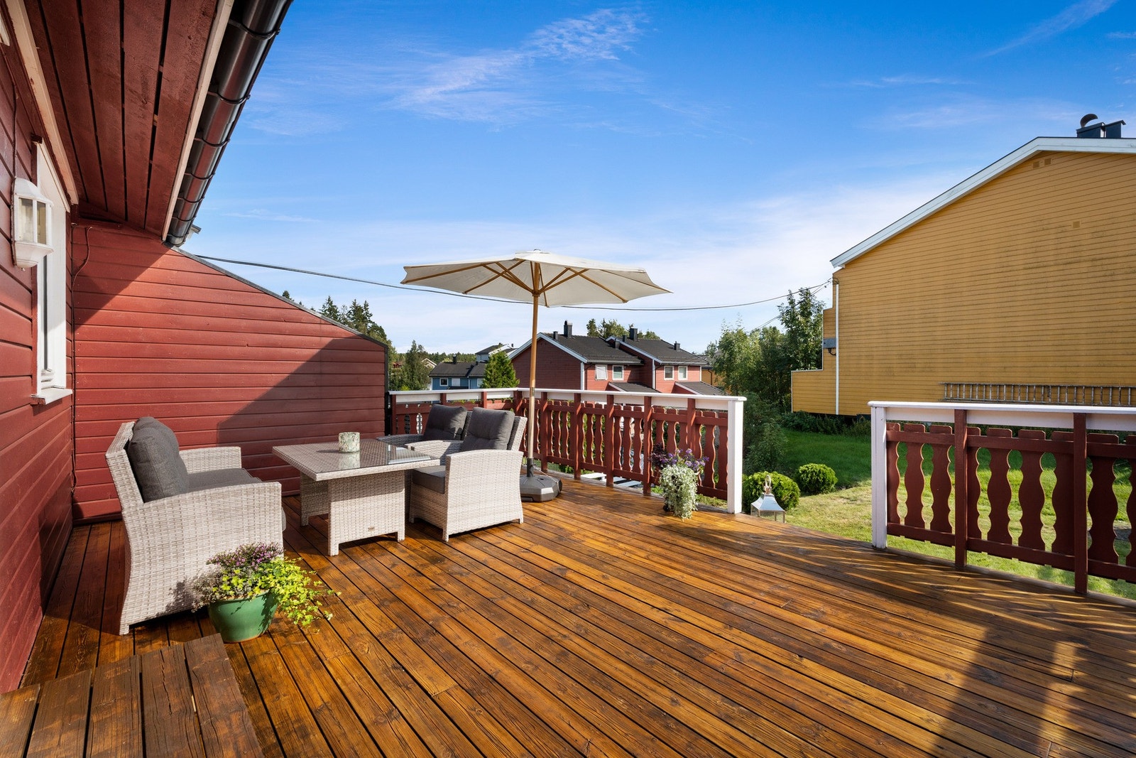 Sydvendt terrasse på ca 29 kvadratmeter. Galleribilde