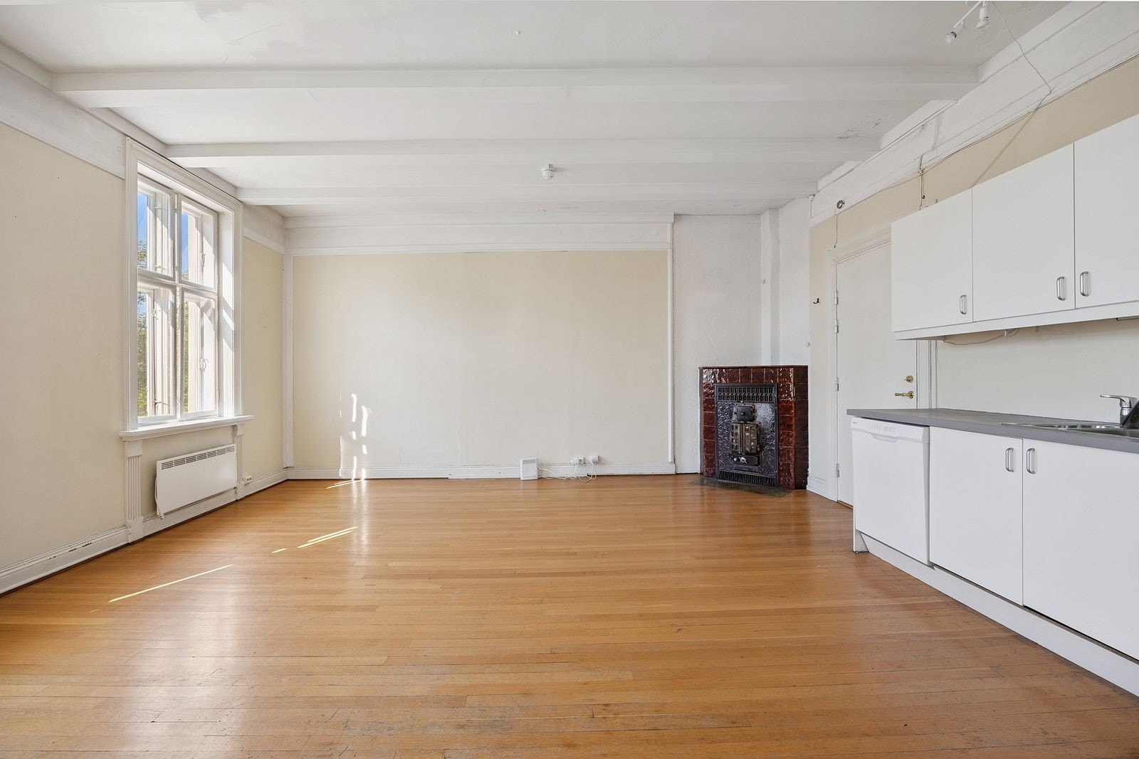 Peis i hjørnet for varmere inneklima Galleribilde