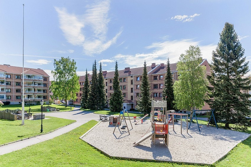 Engsletta borettslag har oppgradert den største lekeplassen for betydelige midler, her er noe både for store og små. Galleribilde