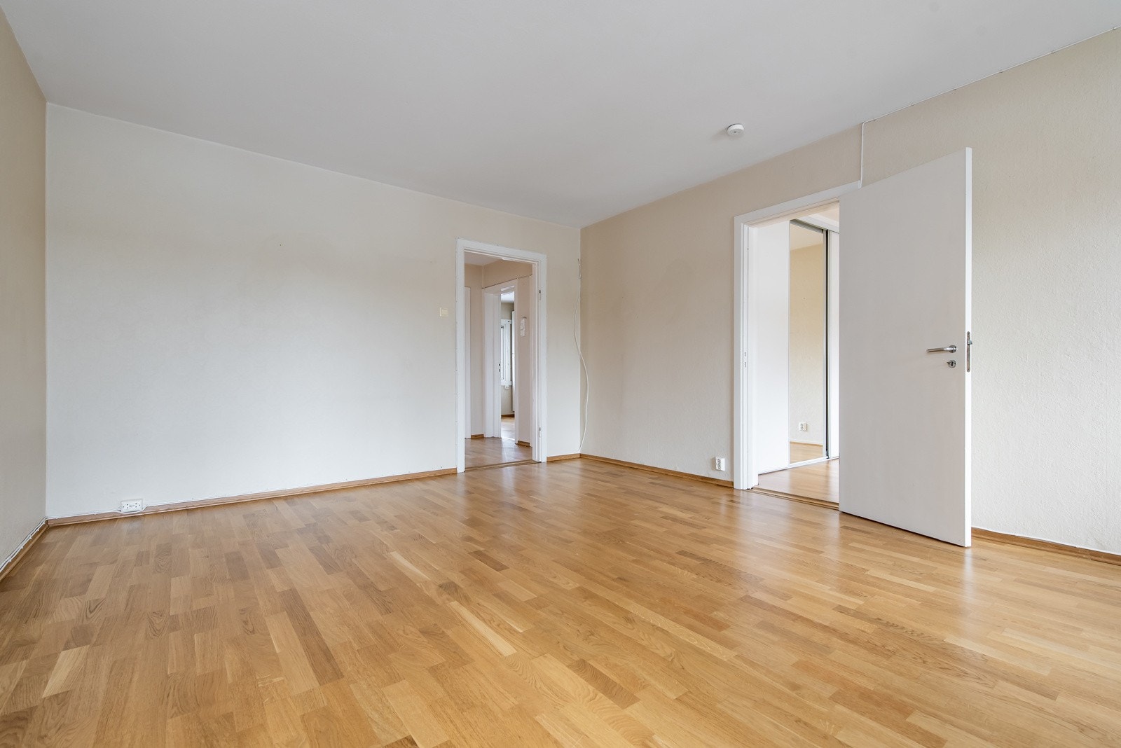 God plass i stuen til å ha både salong og spisestue om du ønsker. Galleribilde