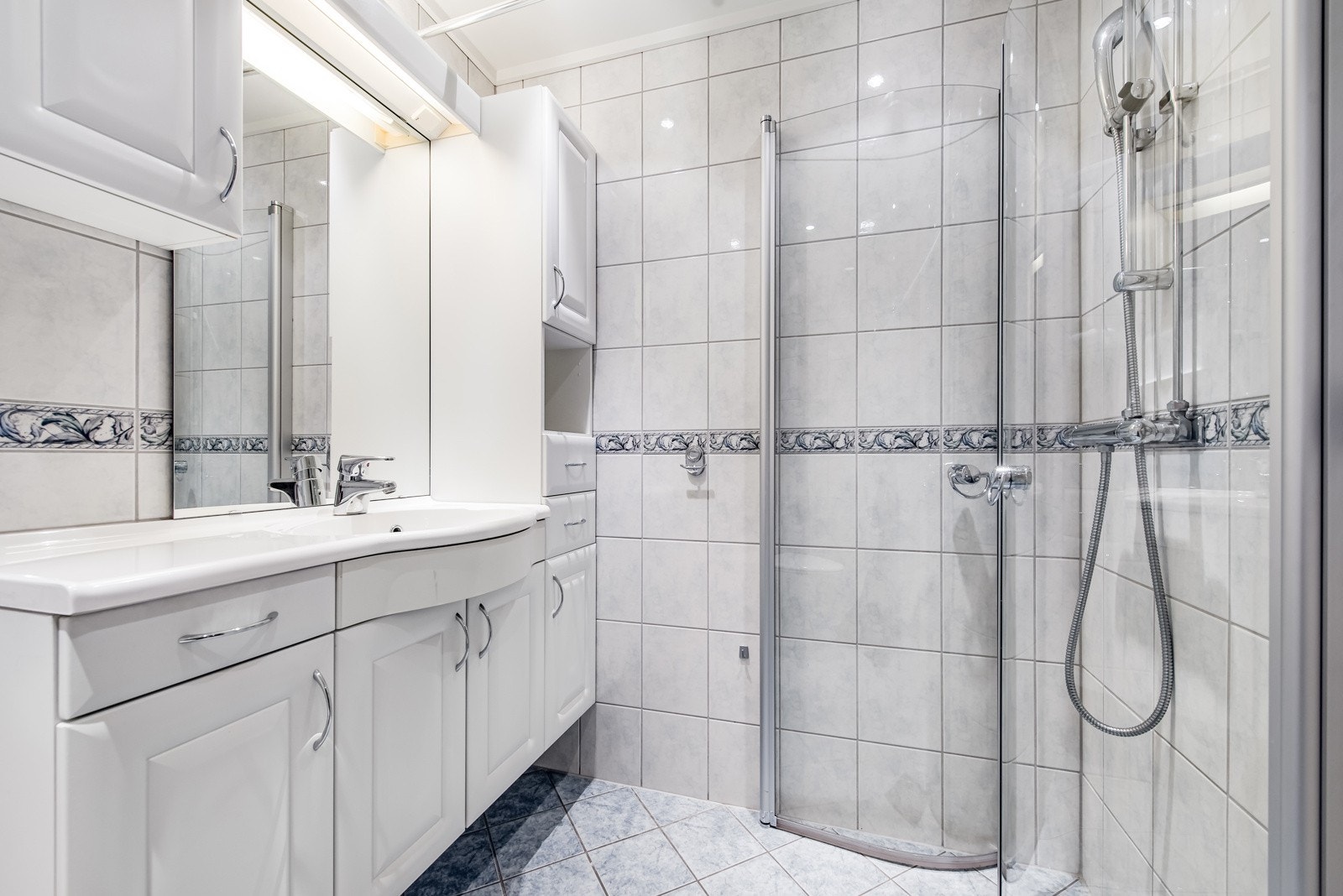 En god start på dagen begynner på et varmt og delikat baderom. Galleribilde