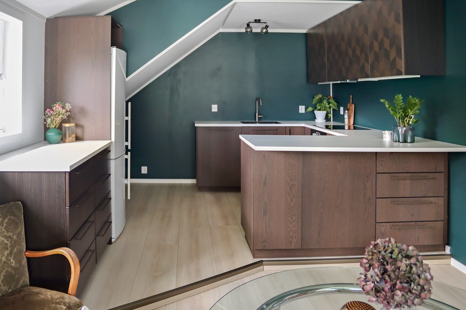 I 2023 ble kjøkkenet utvidet og bygget om med ny kjøkkeninnredning. Kjøkkenet har nye gulv, ny himling og gipsede vegger. Galleribilde