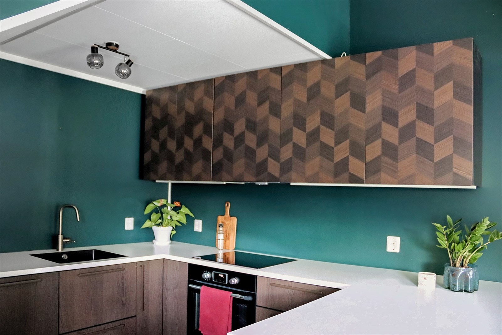 Her er det mye skap- og benkeplass for den som er glad i å lage god mat. Galleribilde