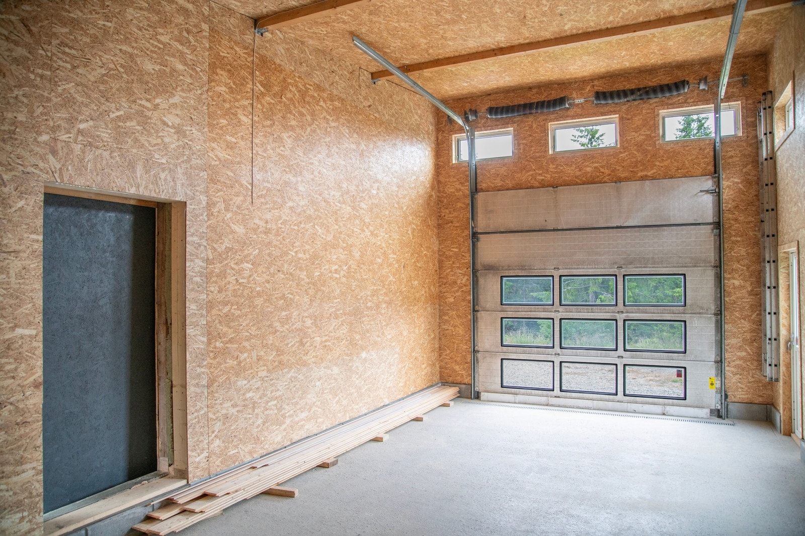 Takhøyde på 4,5 m og plass til bil løfte. Galleribilde