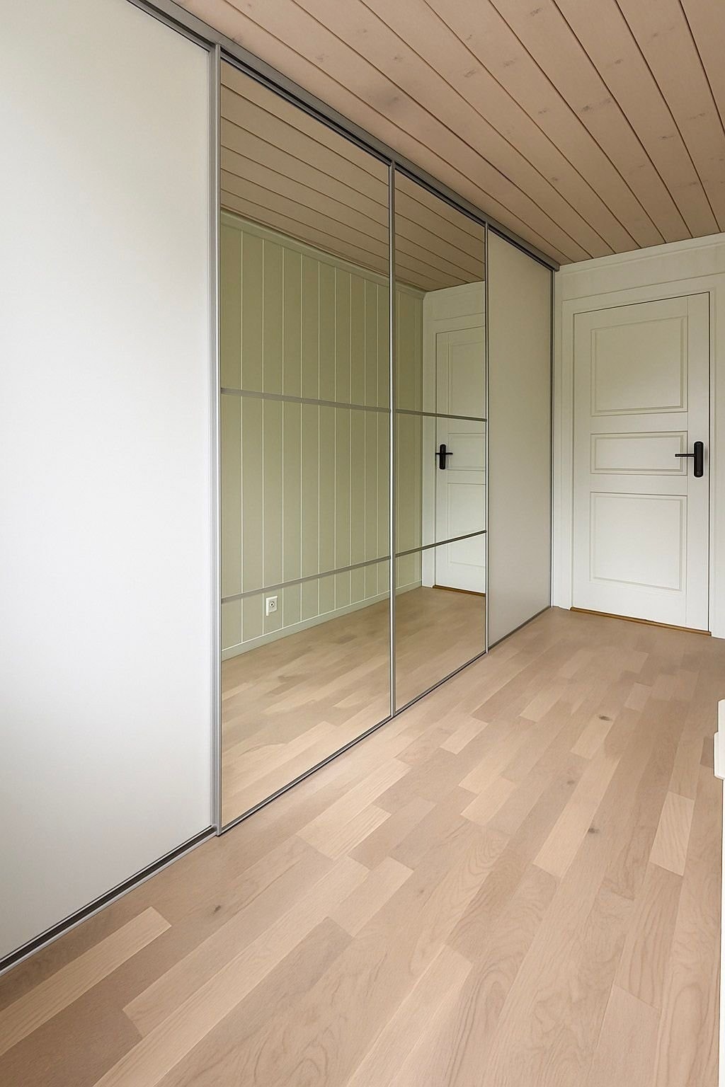 Garderobe. Galleribilde