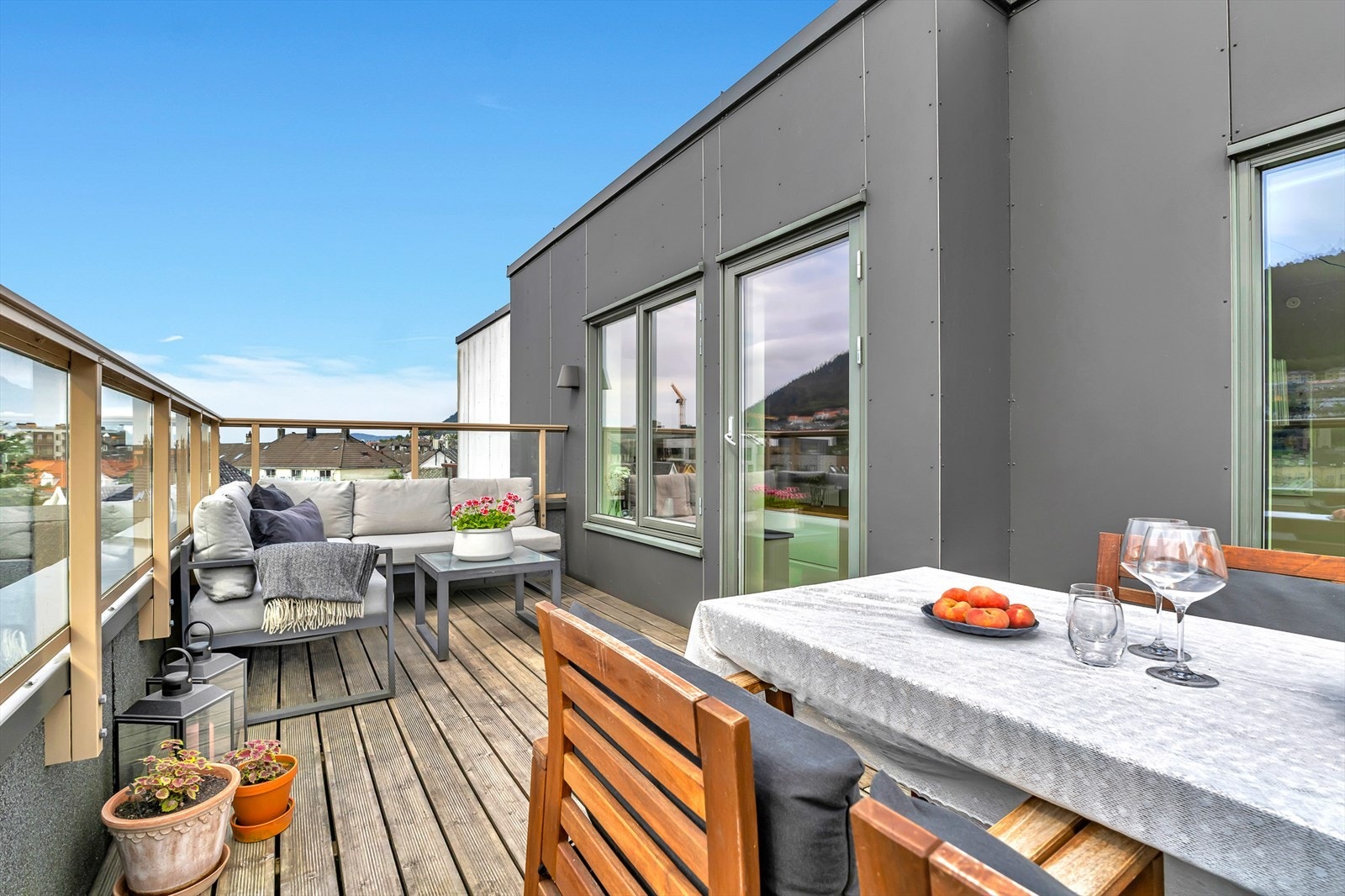 Terrassen er målt til hele 14m² Galleribilde