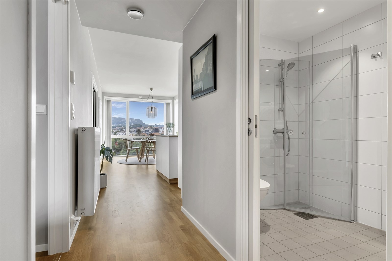 Lyst og helfliset bad fra Iconic Nordic Rooms Galleribilde