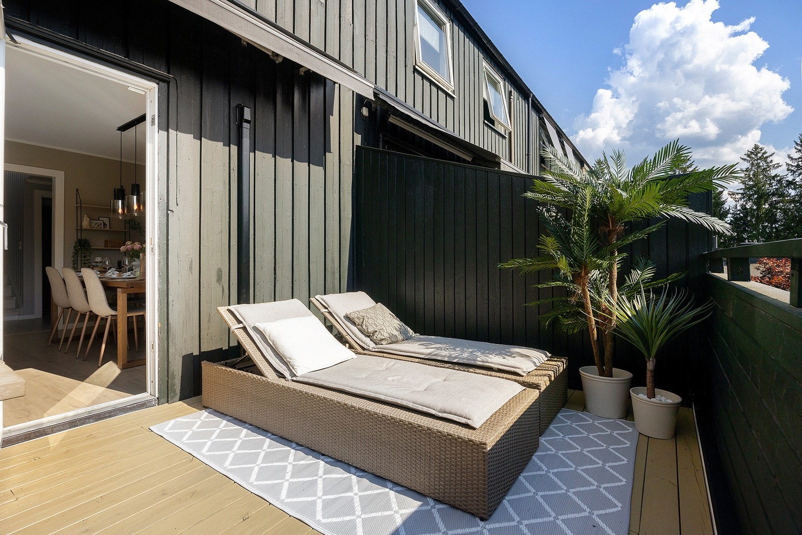 Solrik veranda med gode muligheter for soling på godværsdager. Galleribilde